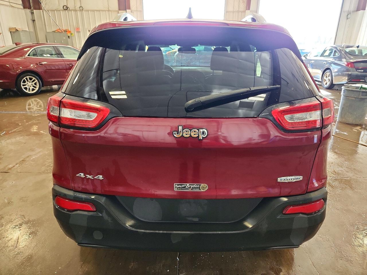2014 Jeep Cherokee Latitude Red vin: 1C4PJMCB3EW308011