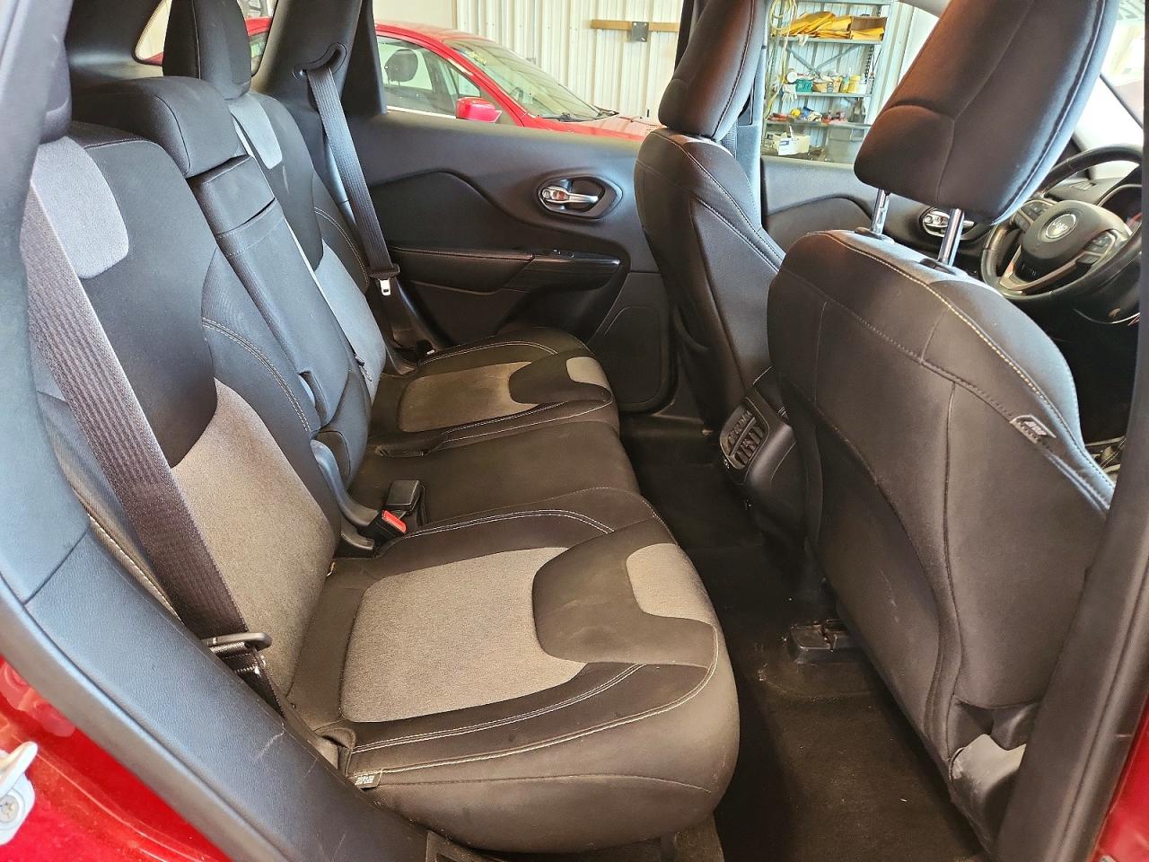 2014 Jeep Cherokee Latitude Red vin: 1C4PJMCB3EW308011