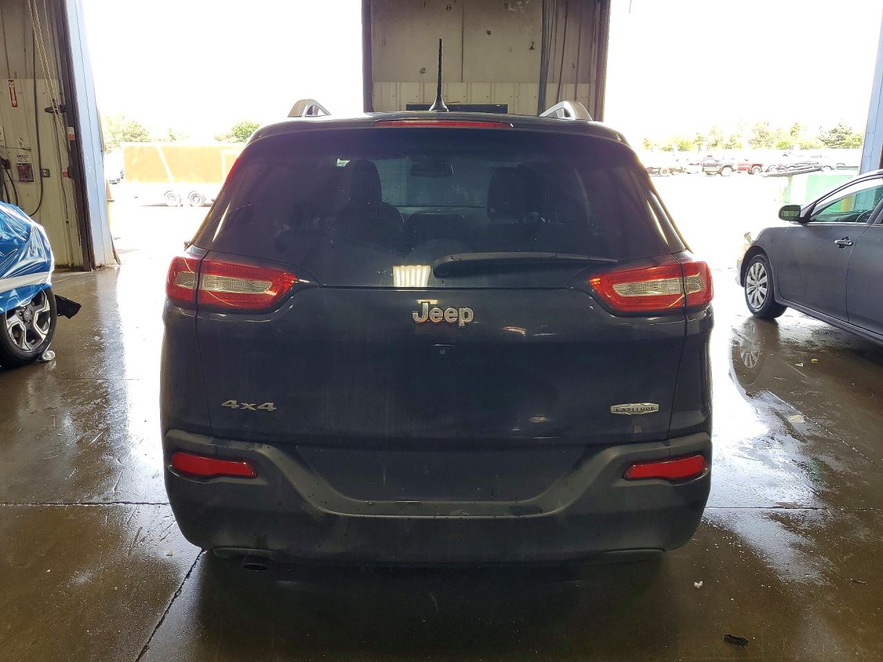 2015 Jeep Cherokee Latitude Black vin: 1C4PJMCB3FW553053