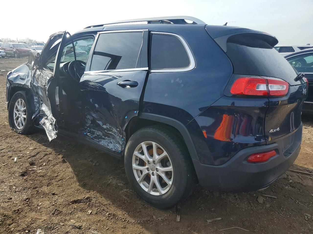 2015 Jeep Cherokee Latitude Blue vin: 1C4PJMCB3FW594640