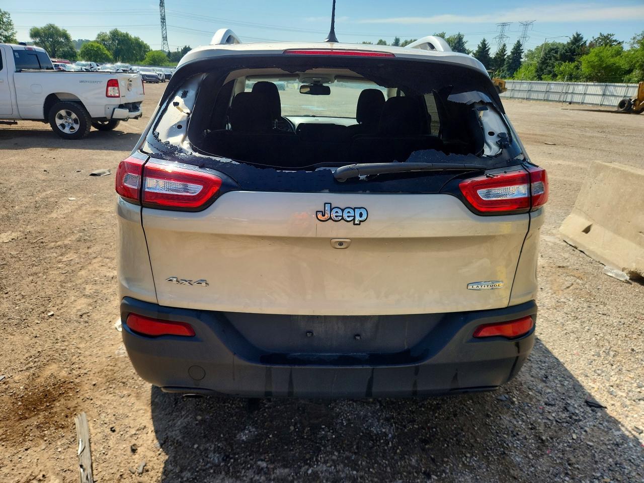 2015 Jeep Cherokee Latitude Бежевый vin: 1C4PJMCB3FW651645