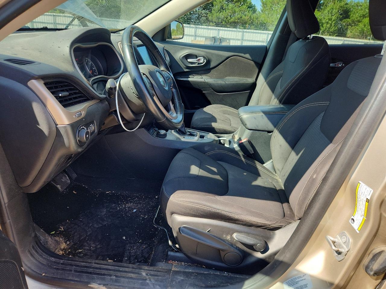 2015 Jeep Cherokee Latitude Бежевый vin: 1C4PJMCB3FW651645