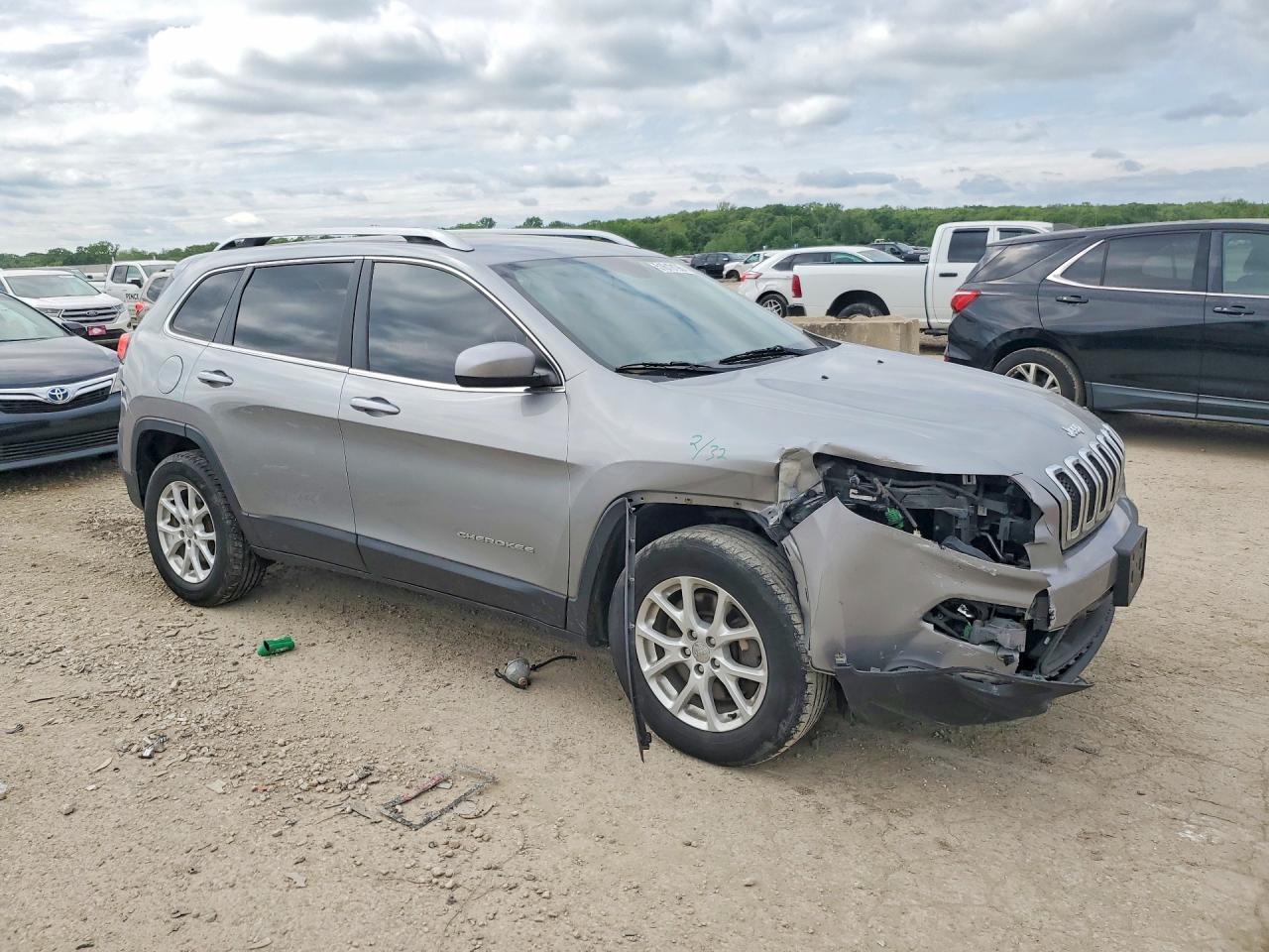 2015 Jeep Cherokee Latitude Silver vin: 1C4PJMCB3FW659955