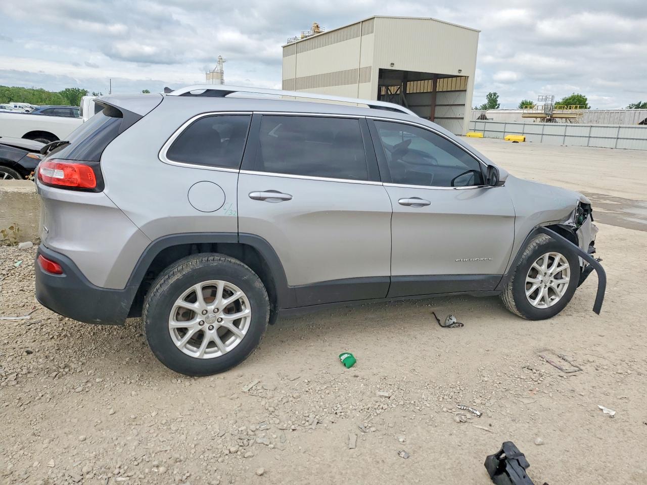2015 Jeep Cherokee Latitude Silver vin: 1C4PJMCB3FW659955