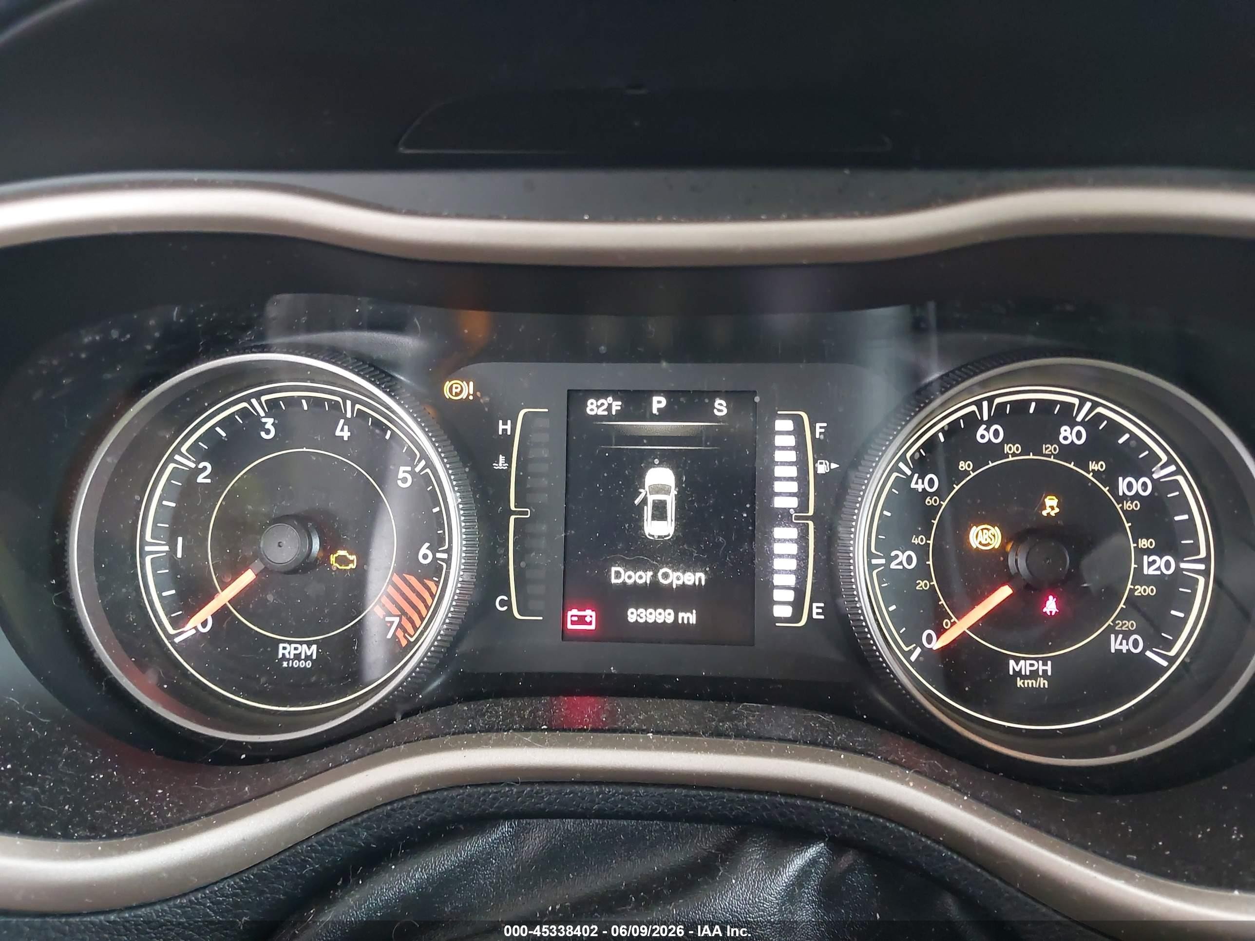 2015 Jeep Cherokee Latitude Серебряный vin: 1C4PJMCB3FW672639