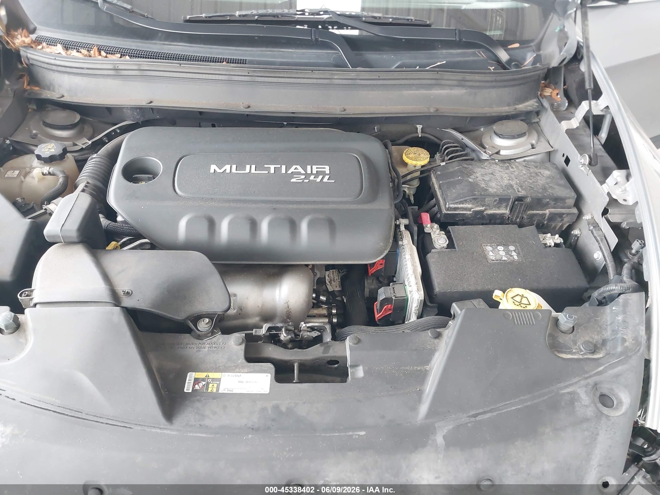 2015 Jeep Cherokee Latitude Серебряный vin: 1C4PJMCB3FW672639