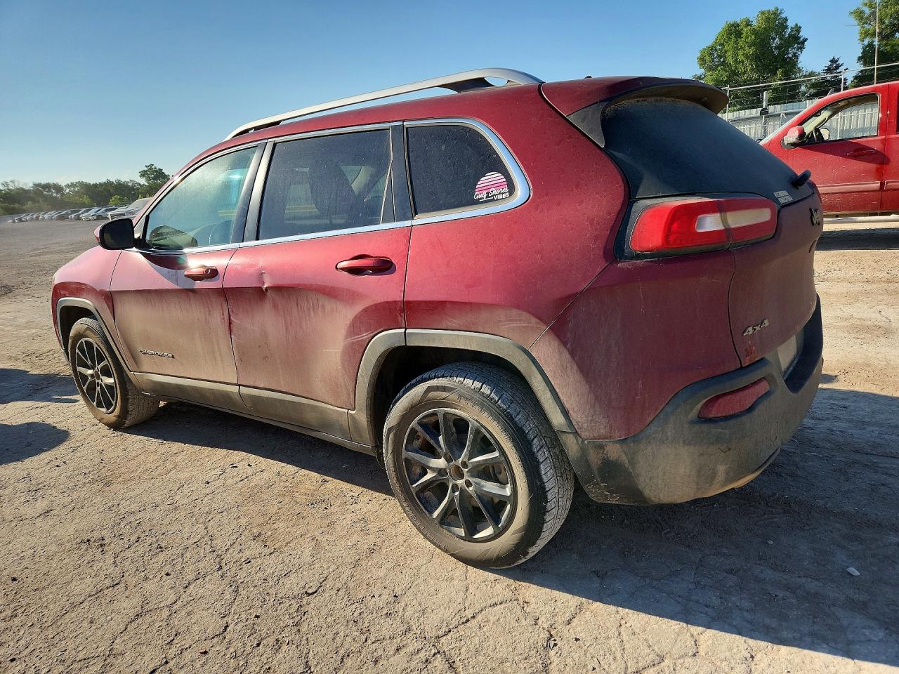 2015 Jeep Cherokee Latitude Red vin: 1C4PJMCB3FW691918