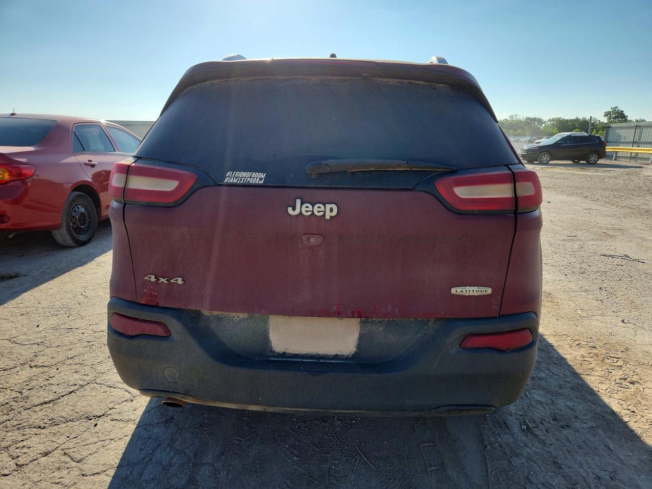 2015 Jeep Cherokee Latitude Red vin: 1C4PJMCB3FW691918