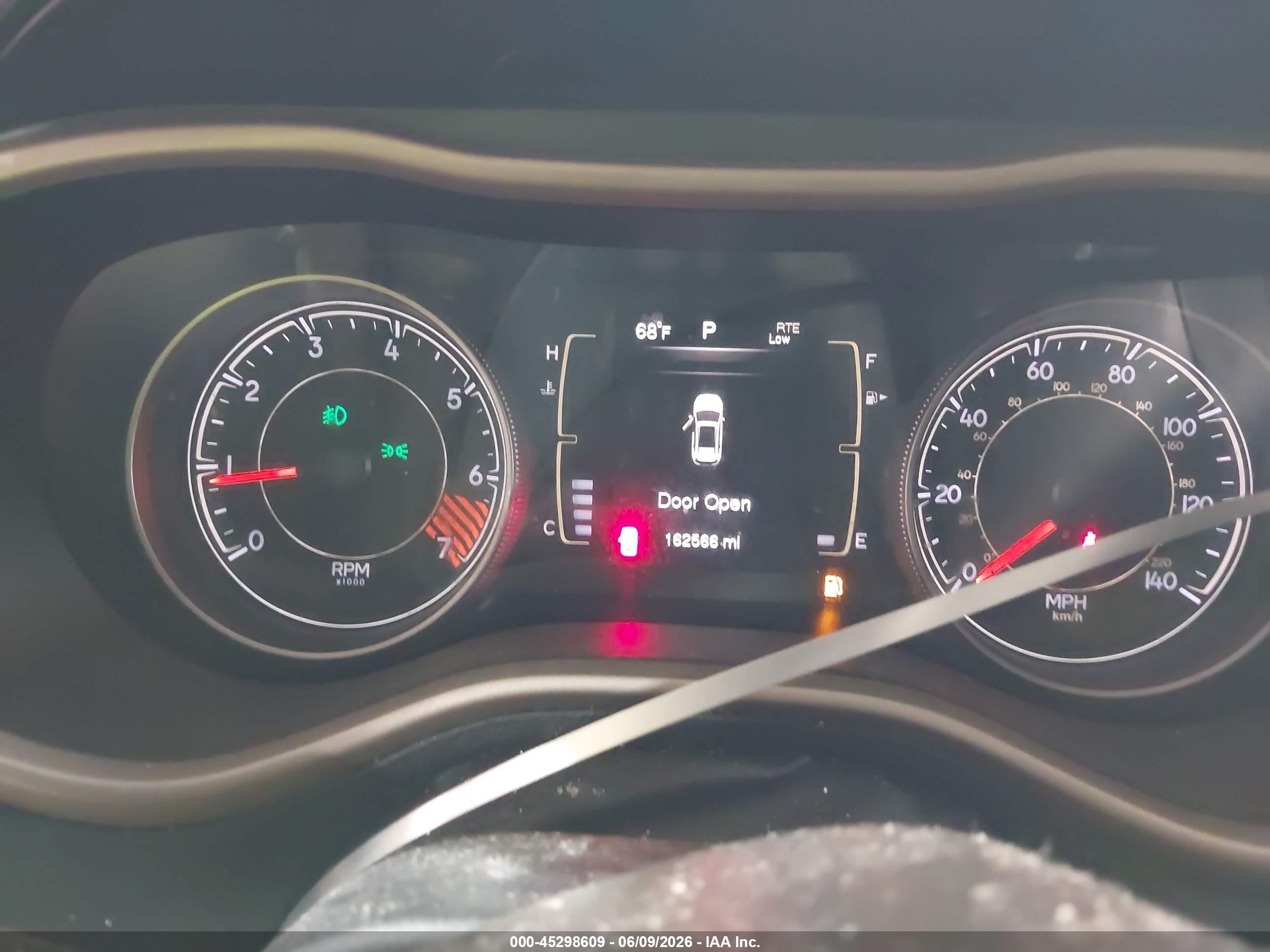 2015 Jeep Cherokee Latitude Red vin: 1C4PJMCB3FW697475