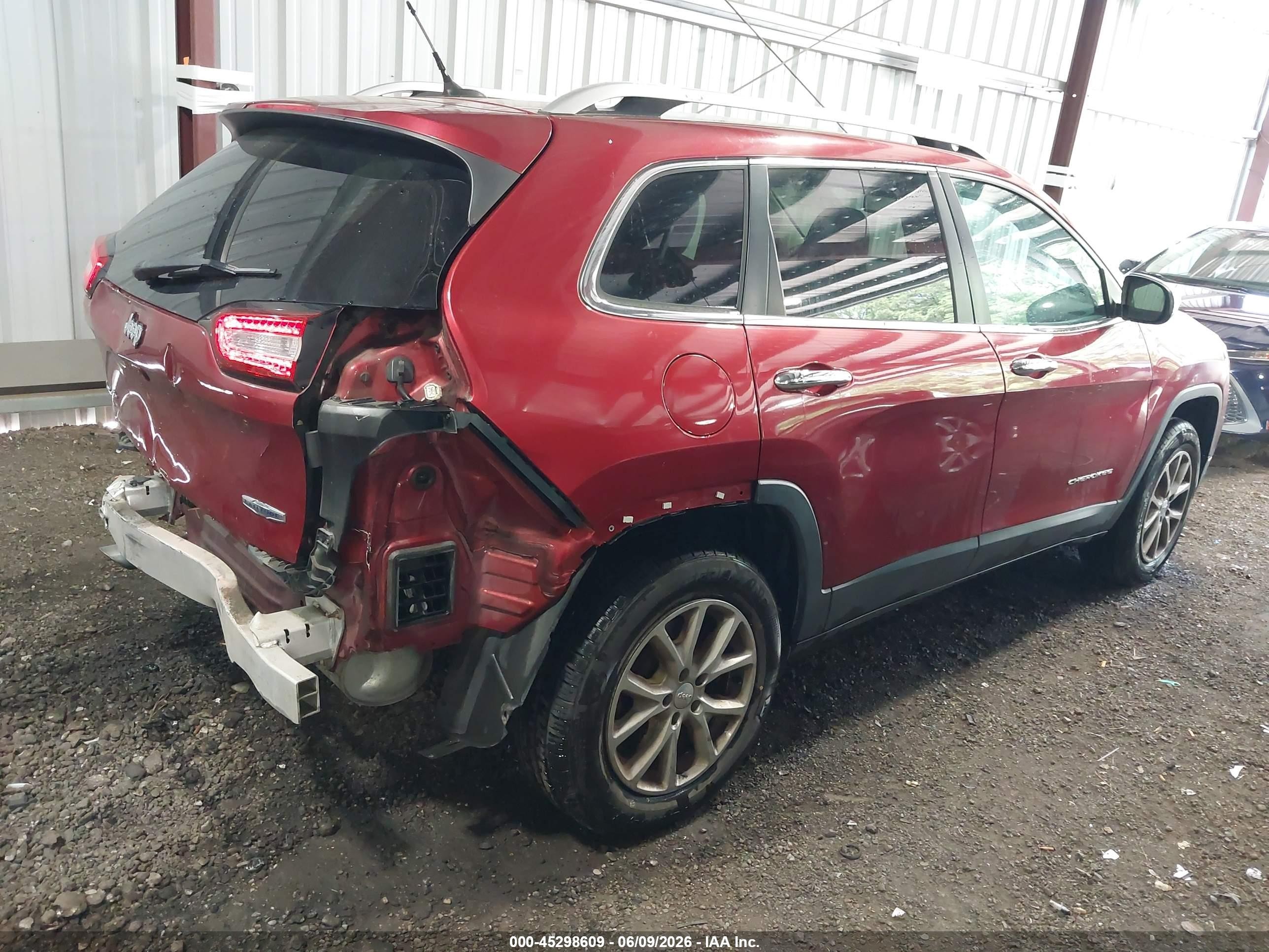 2015 Jeep Cherokee Latitude Red vin: 1C4PJMCB3FW697475