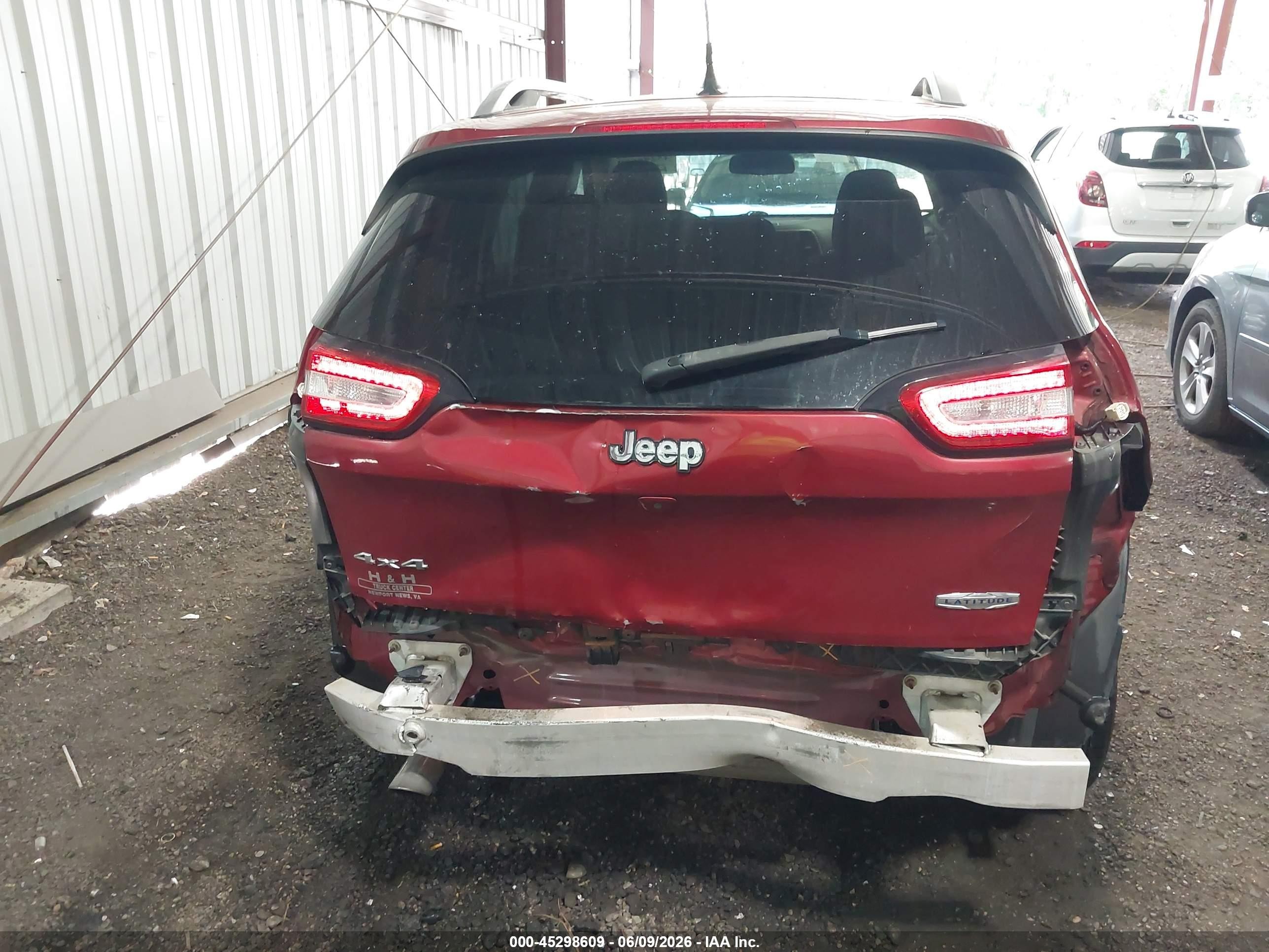 2015 Jeep Cherokee Latitude Red vin: 1C4PJMCB3FW697475
