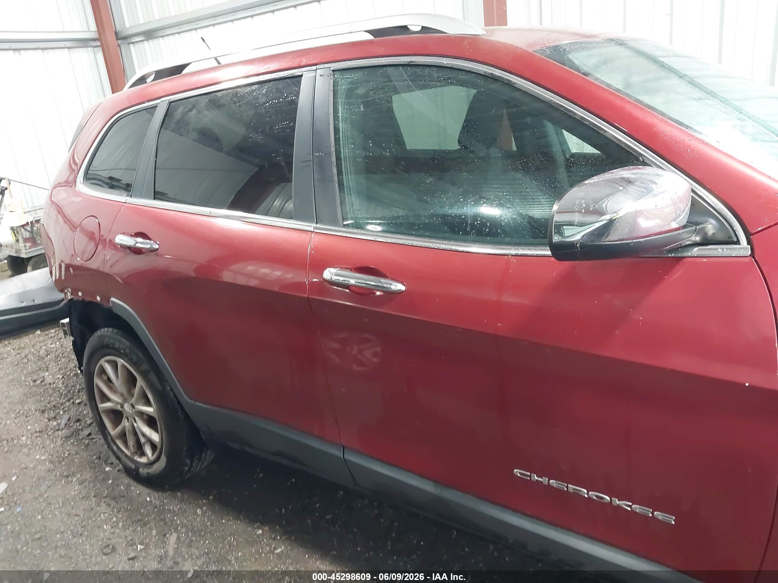 2015 Jeep Cherokee Latitude Red vin: 1C4PJMCB3FW697475