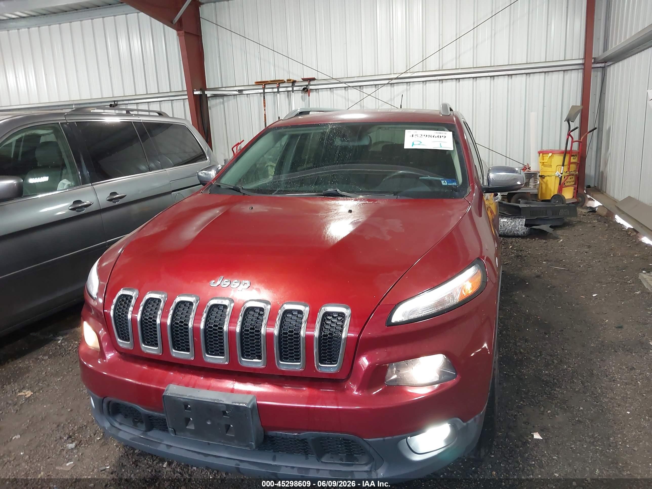 2015 Jeep Cherokee Latitude Red vin: 1C4PJMCB3FW697475