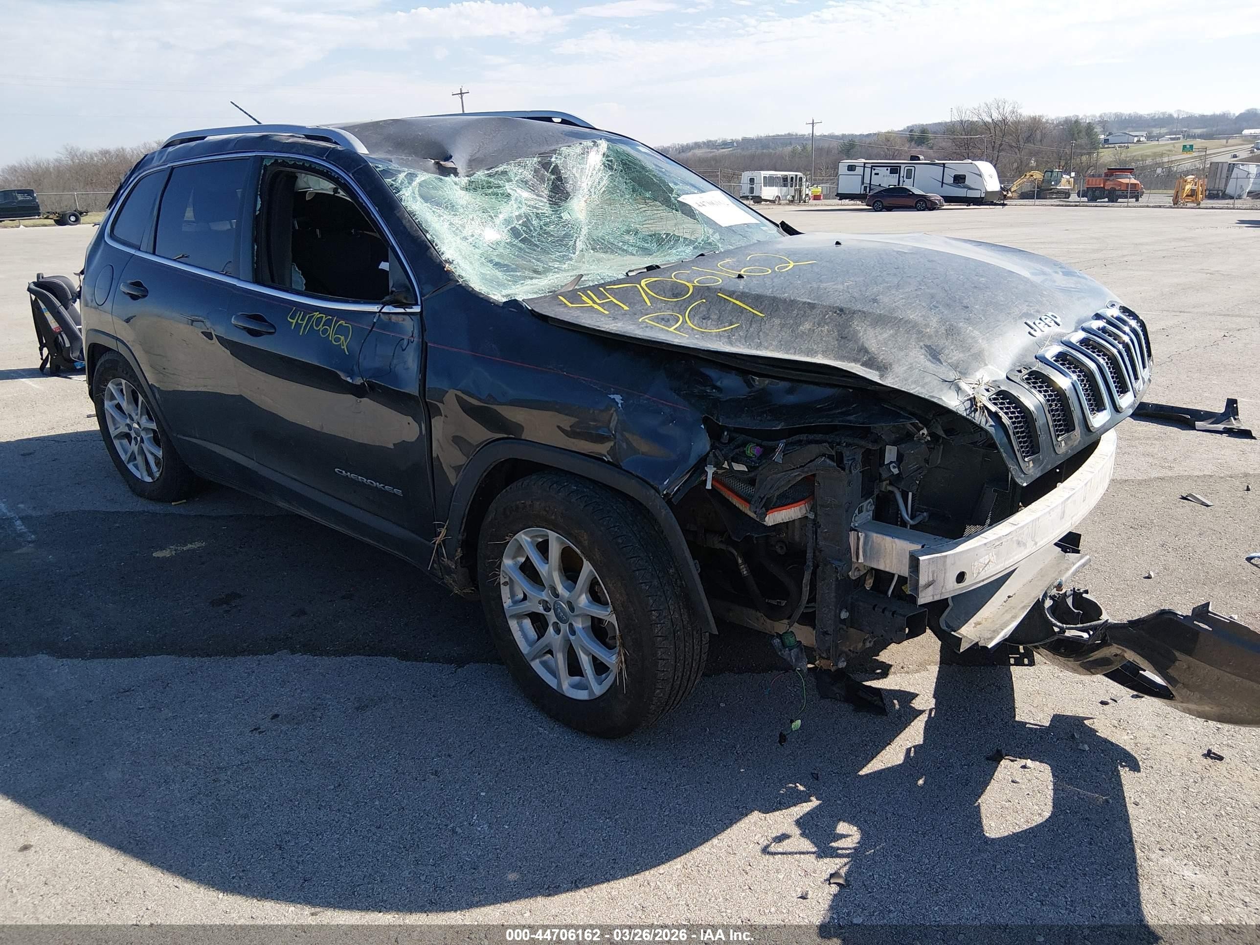 2015 Jeep Cherokee Latitude Silver vin: 1C4PJMCB3FW714582