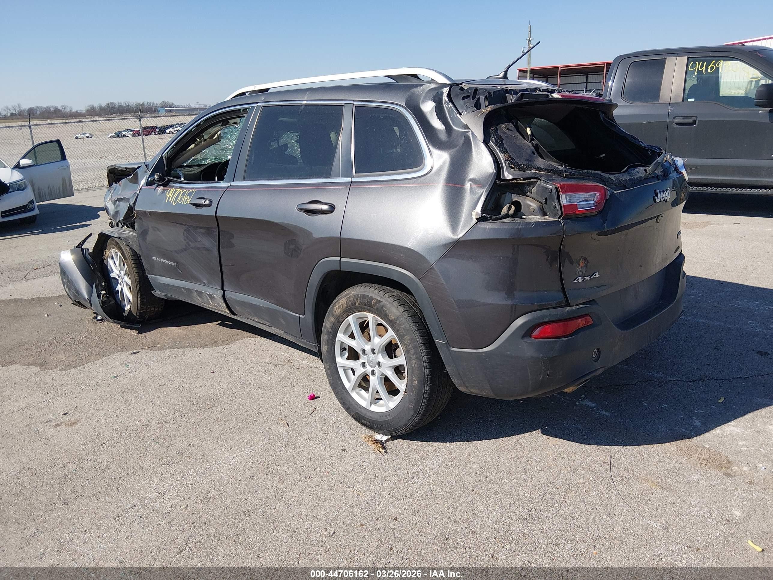 2015 Jeep Cherokee Latitude Silver vin: 1C4PJMCB3FW714582