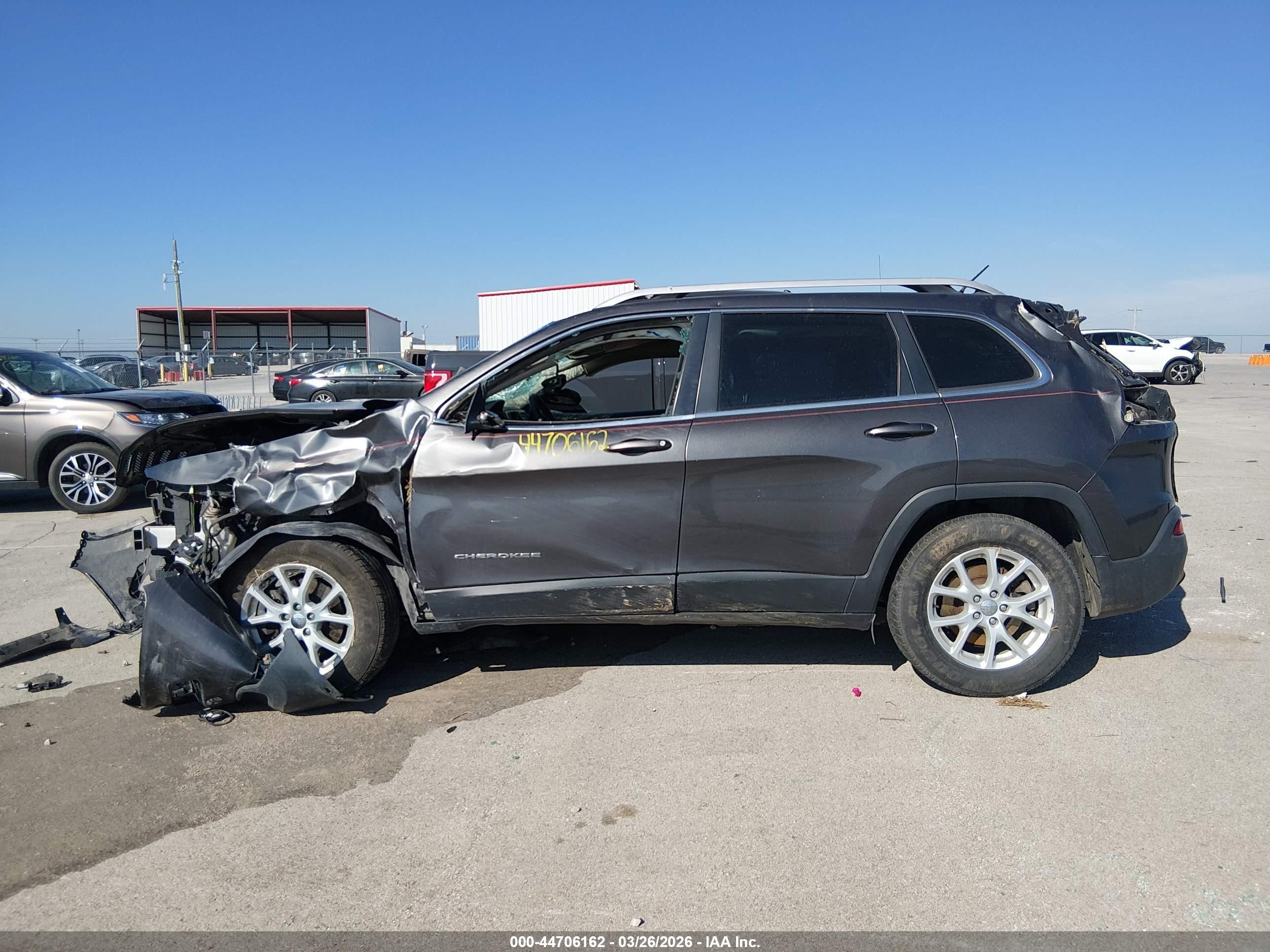 2015 Jeep Cherokee Latitude Silver vin: 1C4PJMCB3FW714582