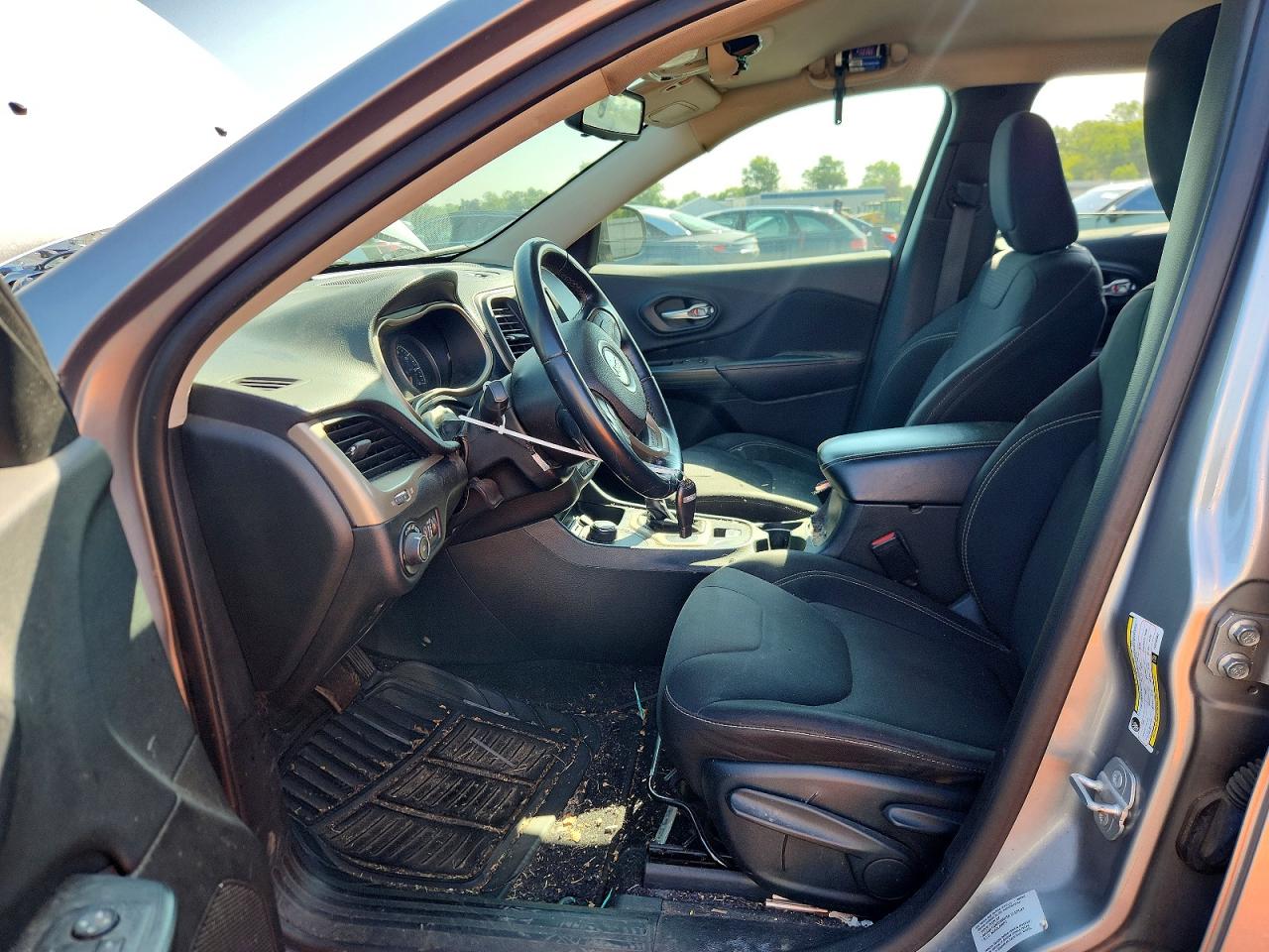 2015 Jeep Cherokee Latitude Gray vin: 1C4PJMCB3FW734542