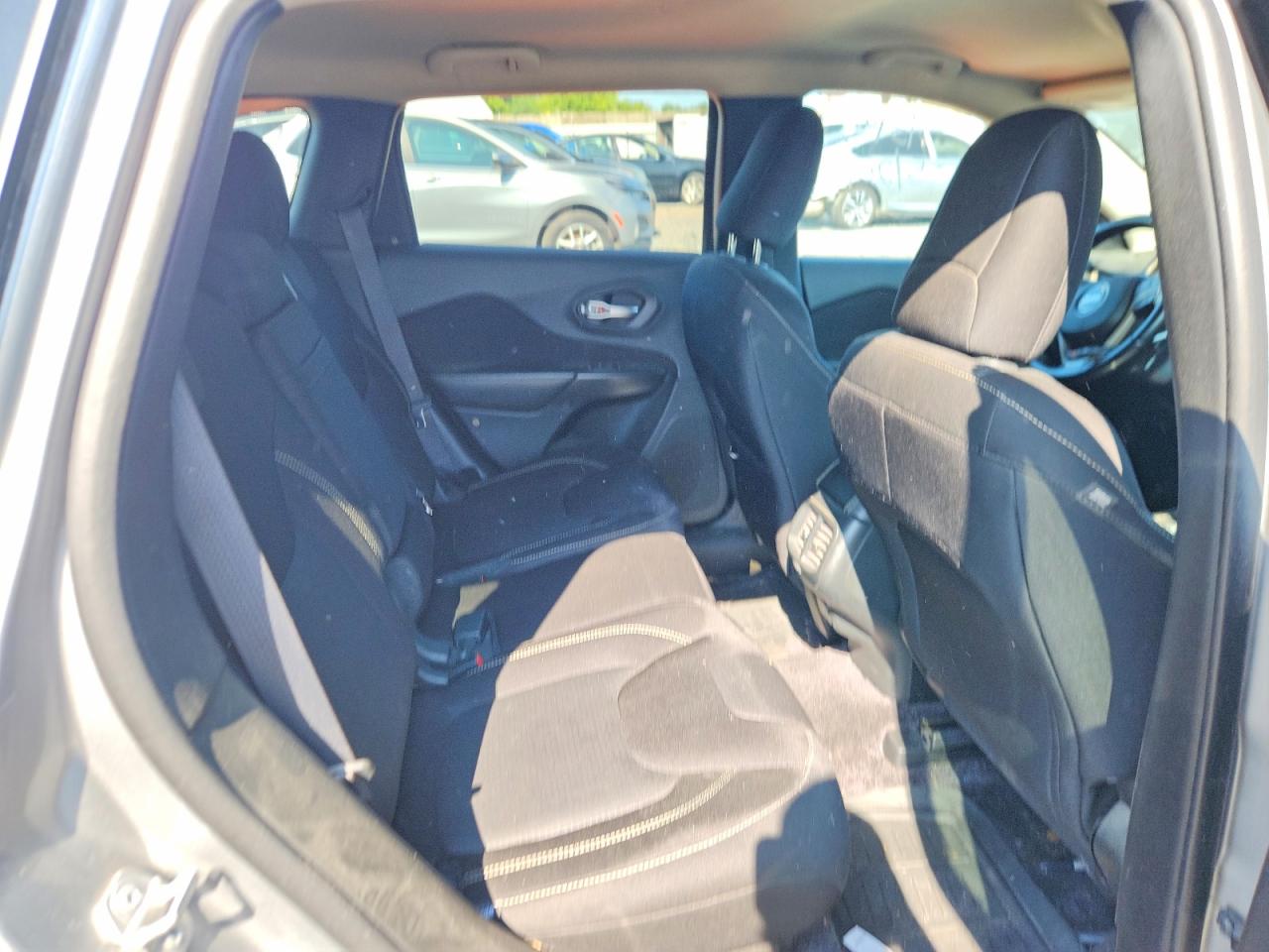 2015 Jeep Cherokee Latitude Gray vin: 1C4PJMCB3FW734542