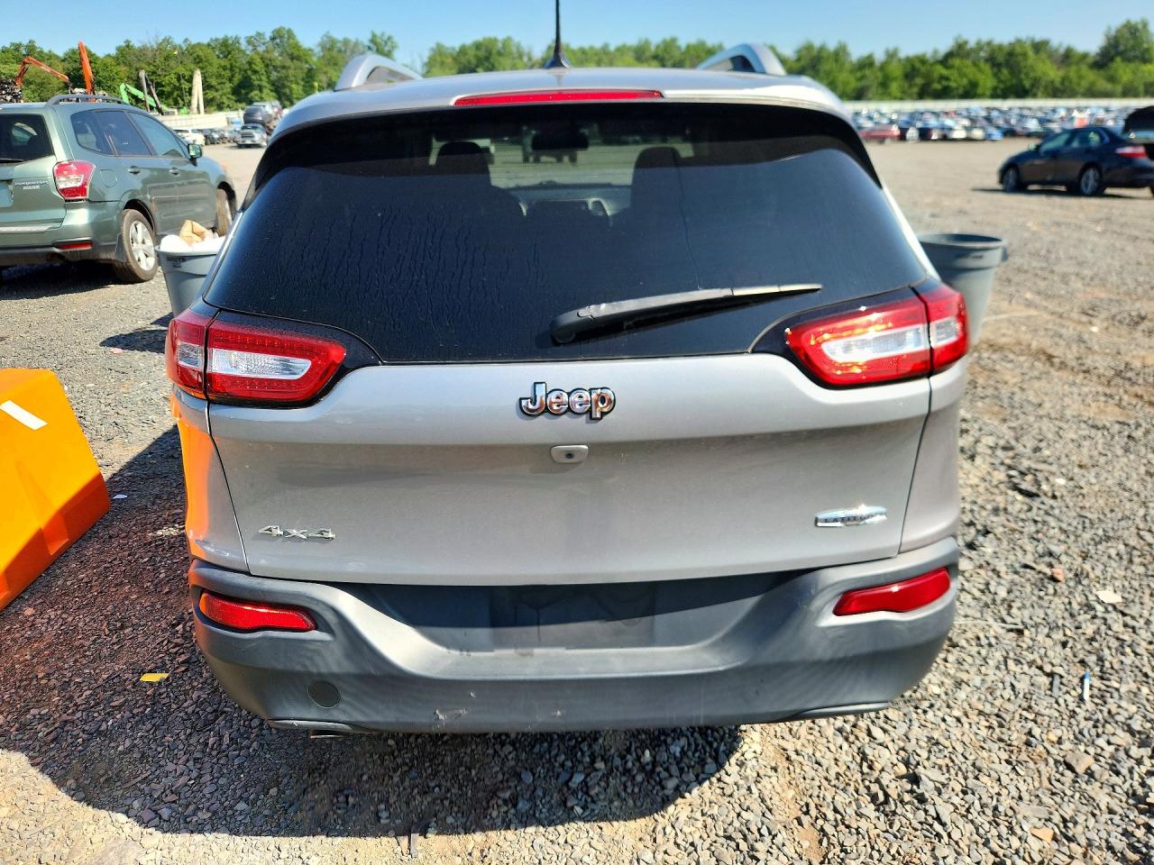 2015 Jeep Cherokee Latitude Gray vin: 1C4PJMCB3FW734542