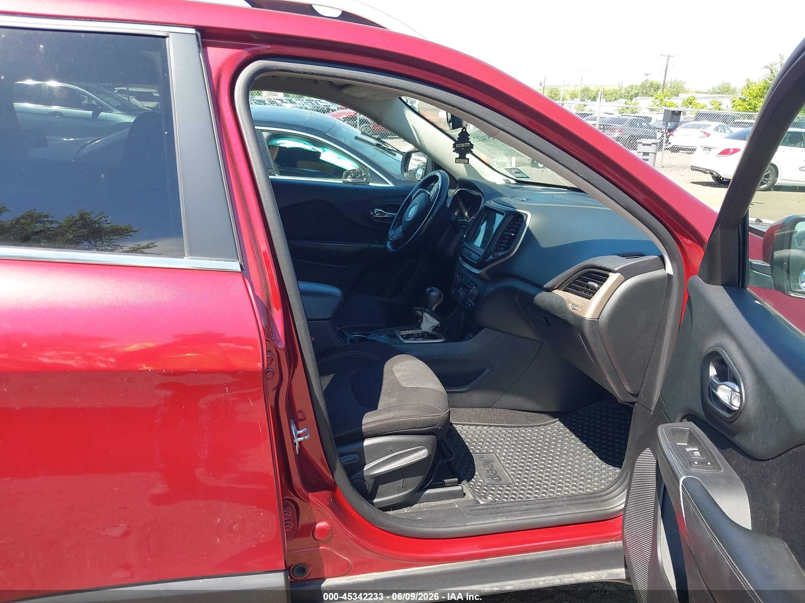 2015 Jeep Cherokee Latitude Burgundy vin: 1C4PJMCB3FW764172