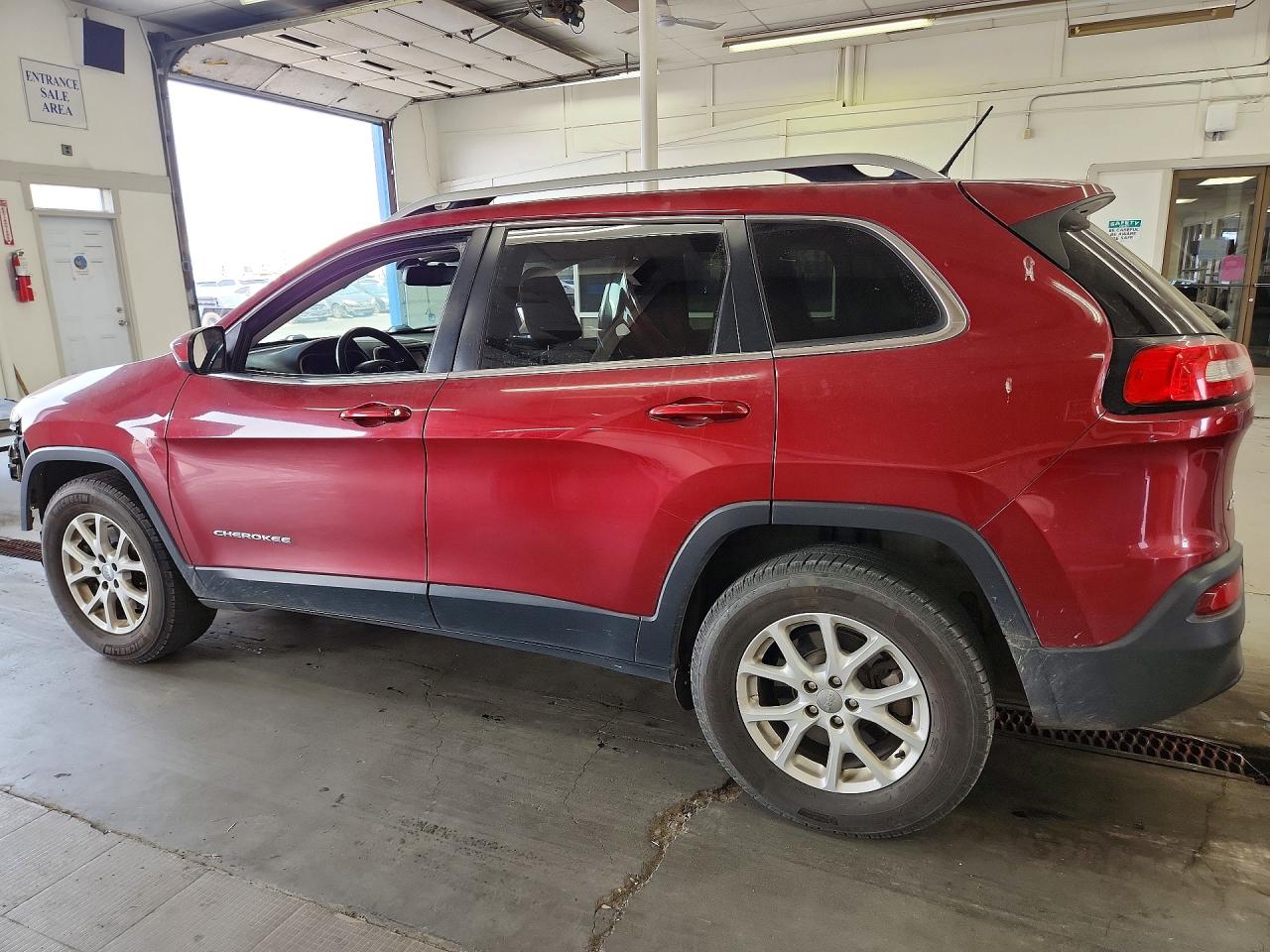 2015 Jeep Cherokee Latitude Red vin: 1C4PJMCB3FW784826