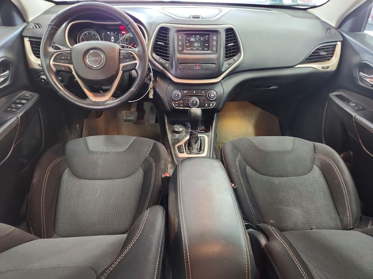 2015 Jeep Cherokee Latitude Red vin: 1C4PJMCB3FW784826