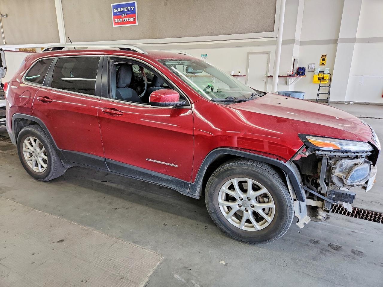 2015 Jeep Cherokee Latitude Red vin: 1C4PJMCB3FW784826