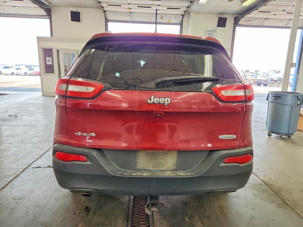 2015 Jeep Cherokee Latitude Red vin: 1C4PJMCB3FW784826