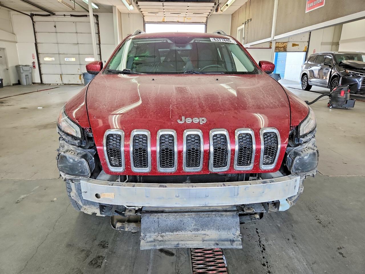 2015 Jeep Cherokee Latitude Red vin: 1C4PJMCB3FW784826