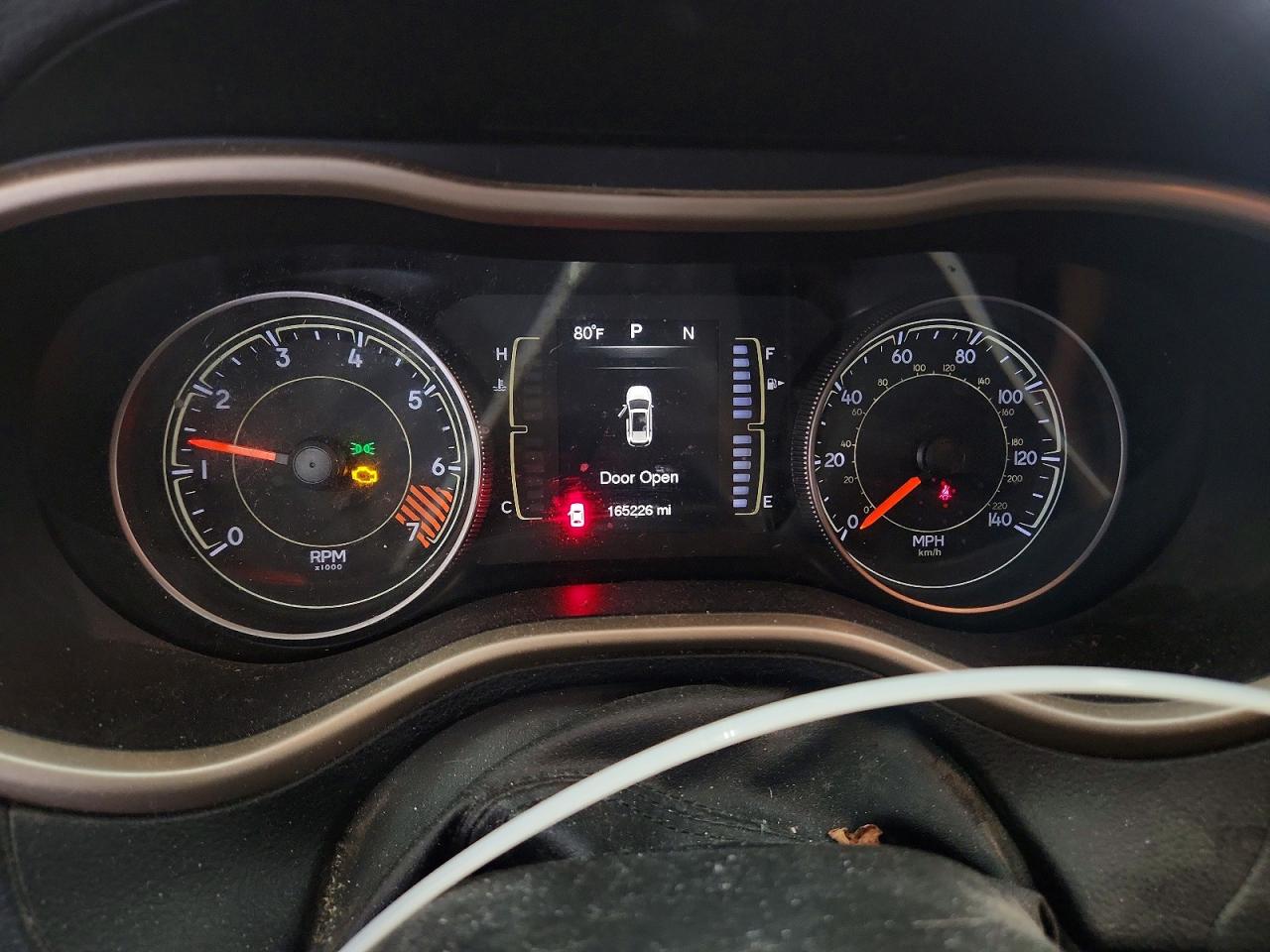 2015 Jeep Cherokee Latitude Red vin: 1C4PJMCB3FW784826