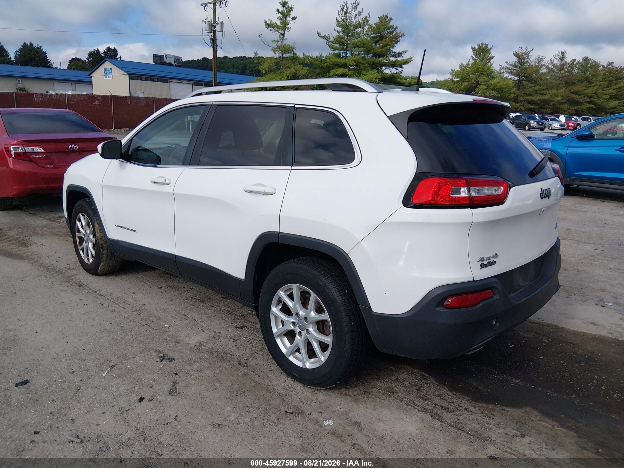 2015 Jeep Cherokee Latitude White vin: 1C4PJMCB3FW795552