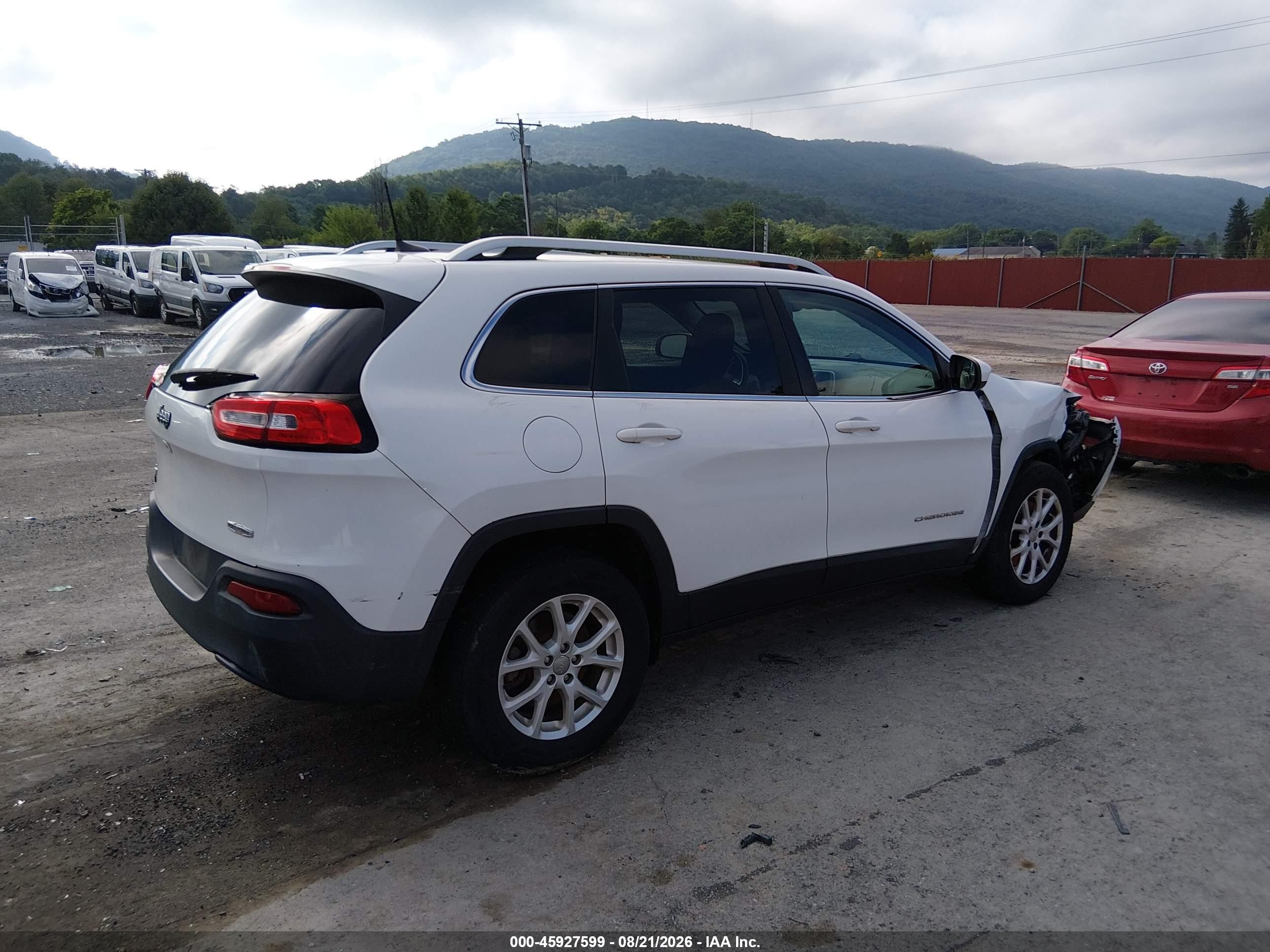 2015 Jeep Cherokee Latitude White vin: 1C4PJMCB3FW795552
