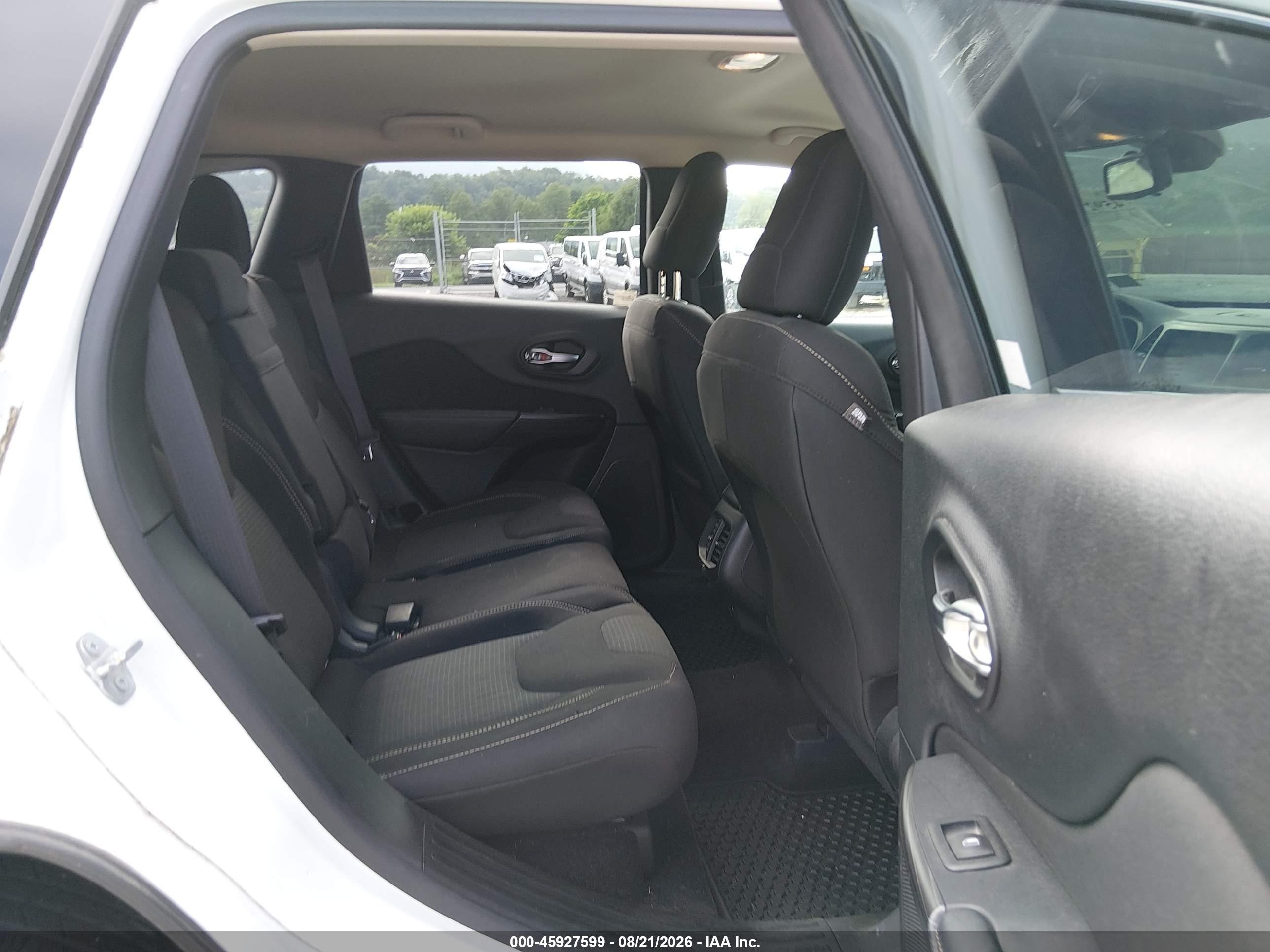 2015 Jeep Cherokee Latitude White vin: 1C4PJMCB3FW795552
