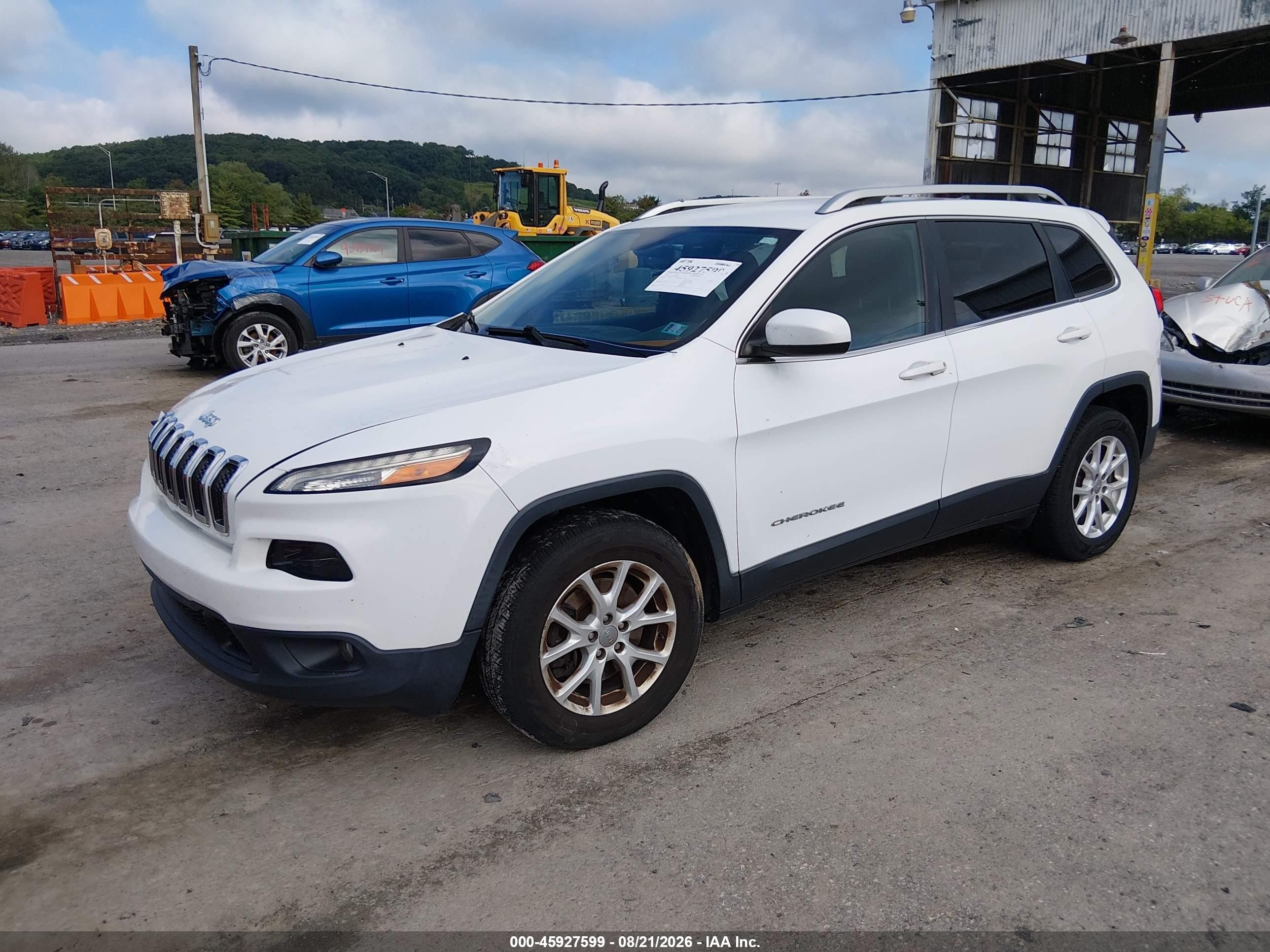 2015 Jeep Cherokee Latitude White vin: 1C4PJMCB3FW795552