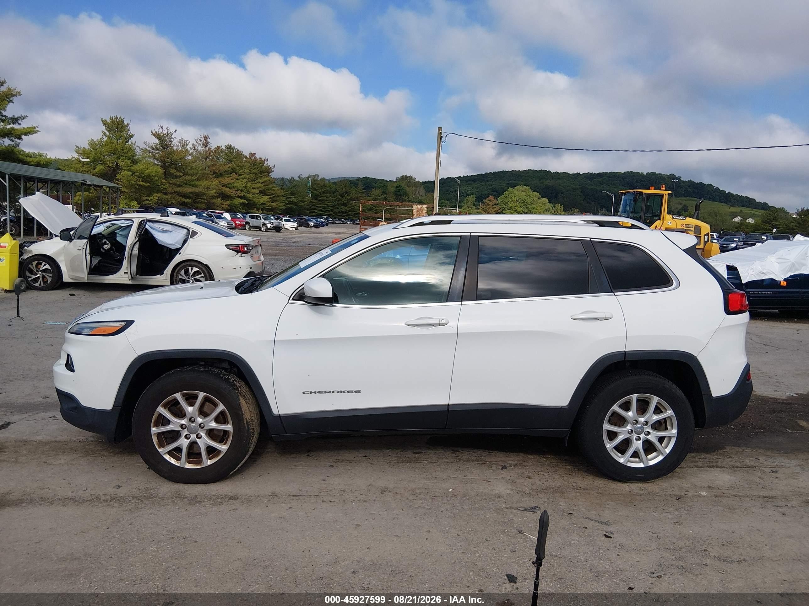 2015 Jeep Cherokee Latitude White vin: 1C4PJMCB3FW795552