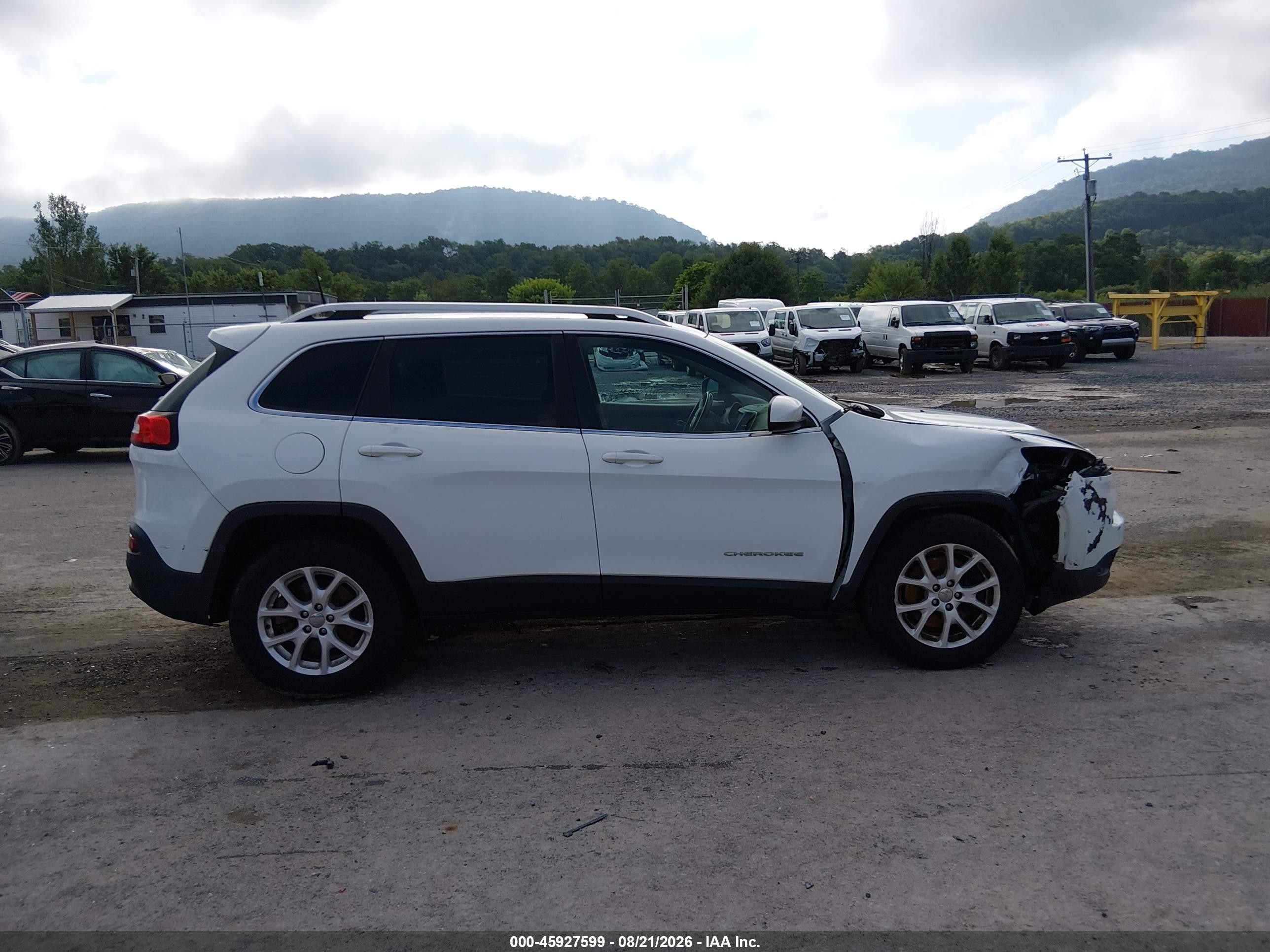 2015 Jeep Cherokee Latitude White vin: 1C4PJMCB3FW795552