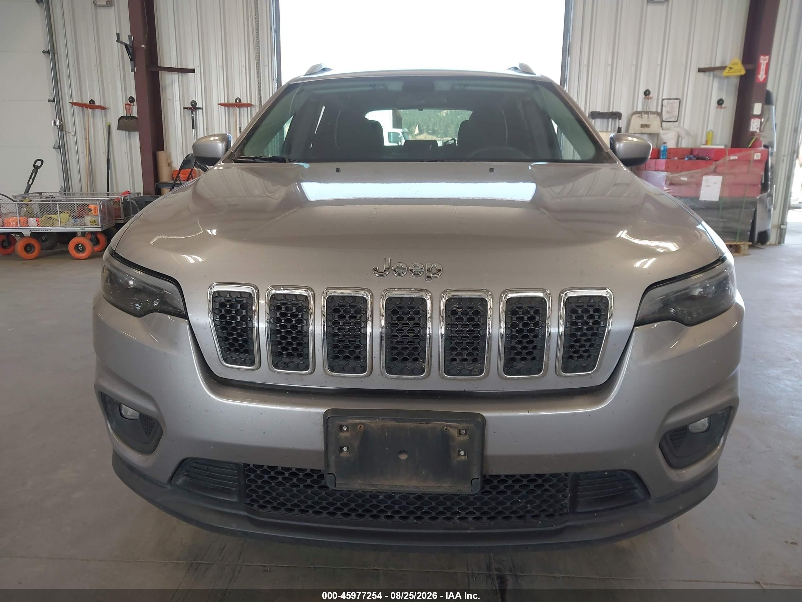 2019 Jeep Cherokee Latitude 4x4 Silver vin: 1C4PJMCB3KD464038