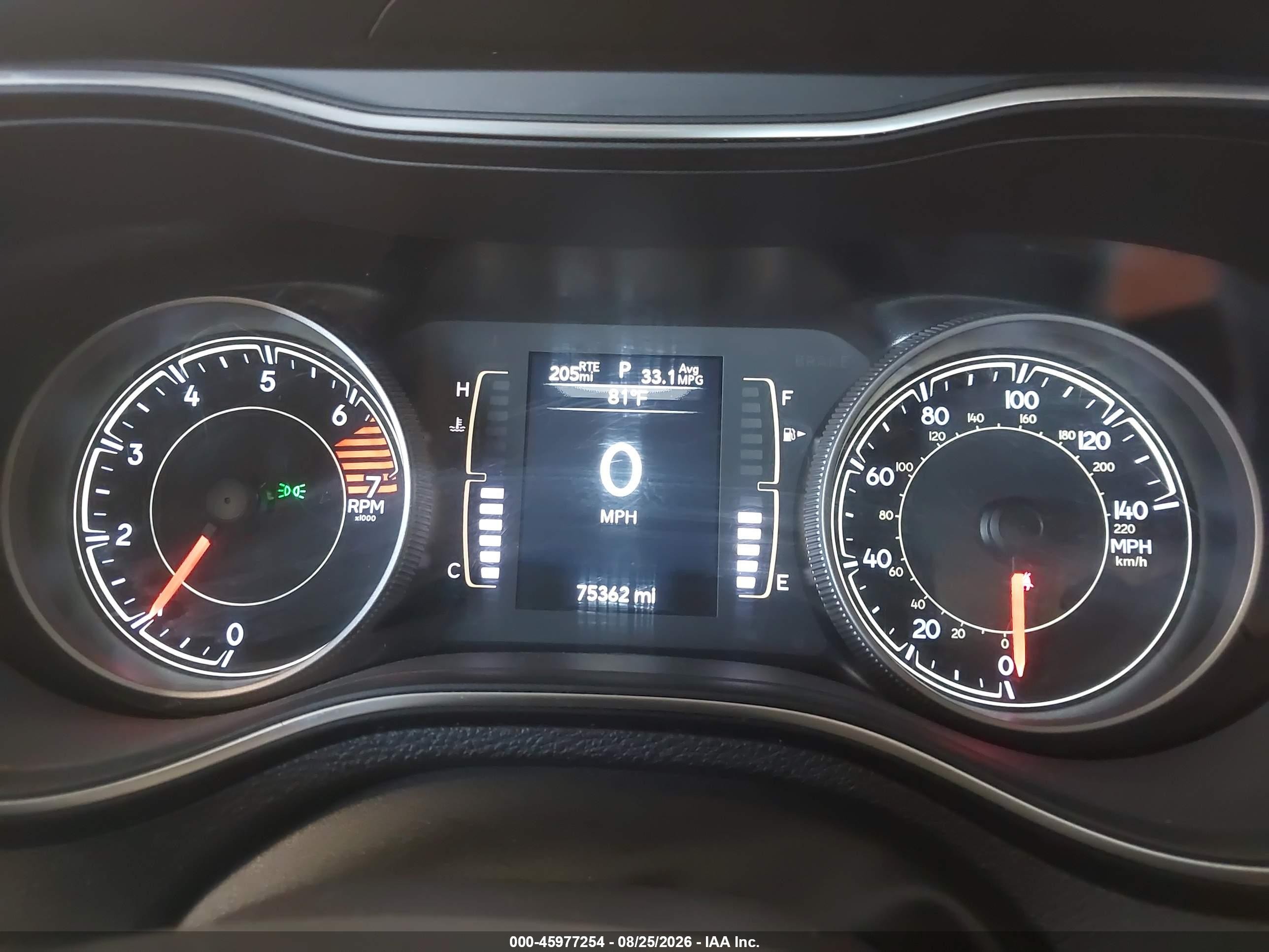 2019 Jeep Cherokee Latitude 4x4 Silver vin: 1C4PJMCB3KD464038
