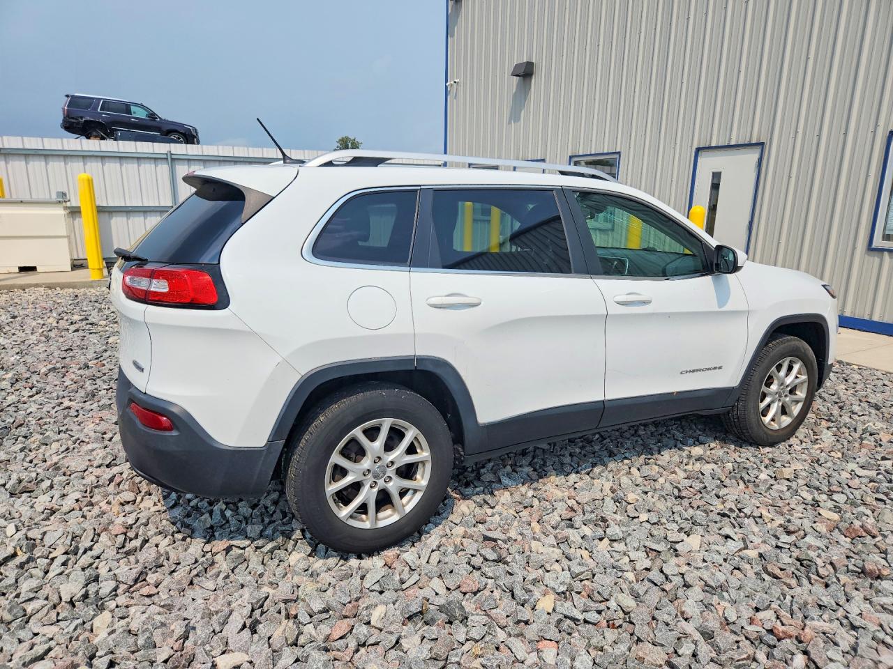 2014 Jeep Cherokee Latitude White vin: 1C4PJMCB4EW169071