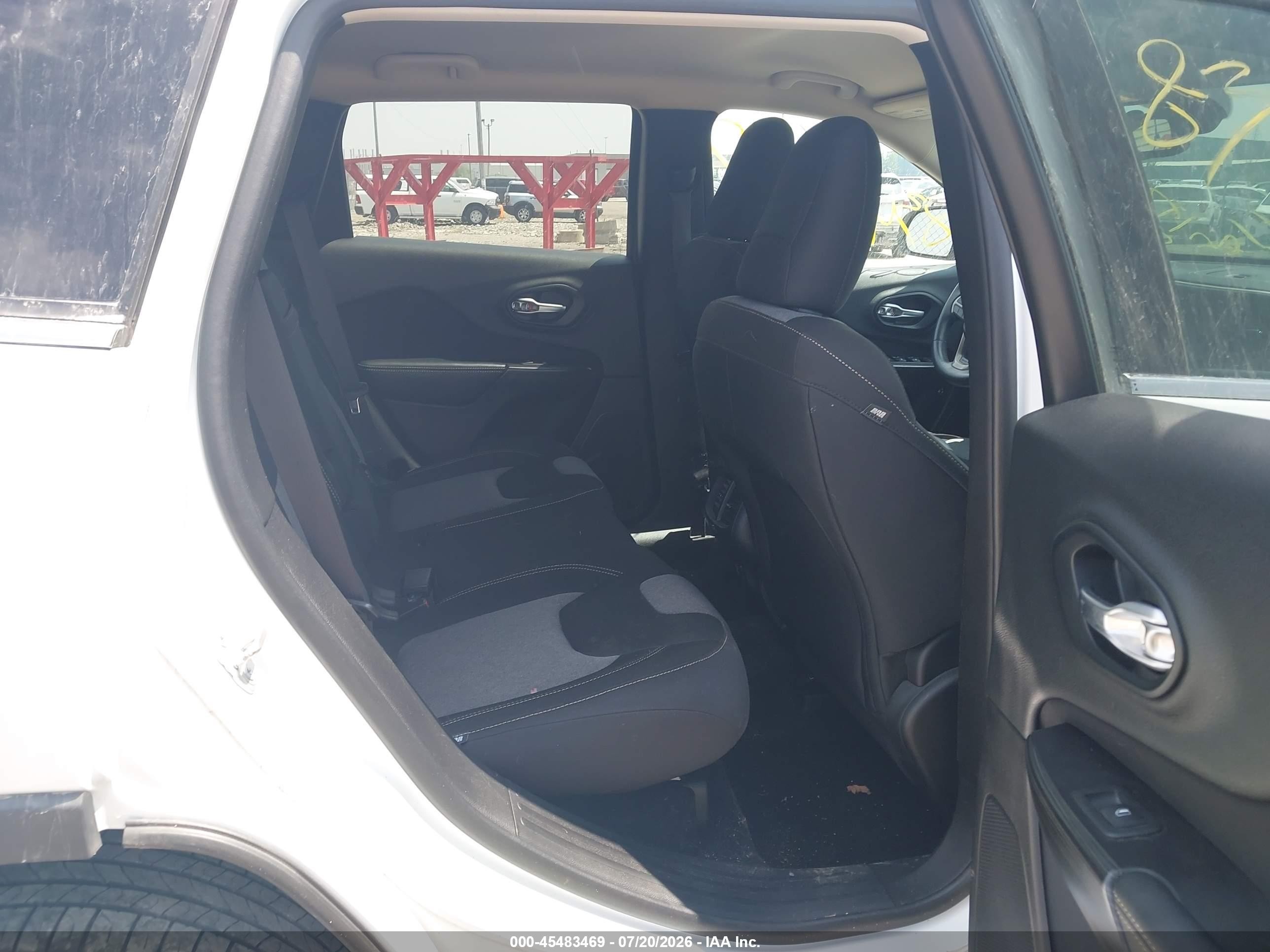 2014 Jeep Cherokee Latitude White vin: 1C4PJMCB4EW200707