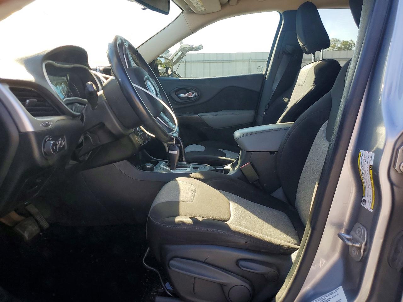 2014 Jeep Cherokee Latitude Silver vin: 1C4PJMCB4EW243816