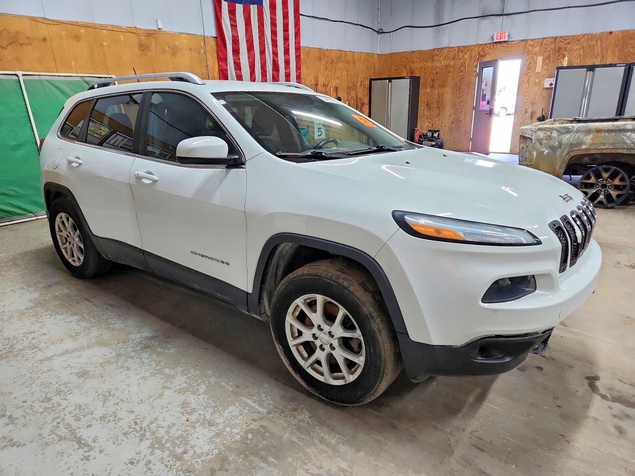 2014 Jeep Cherokee Latitude White vin: 1C4PJMCB4EW296225
