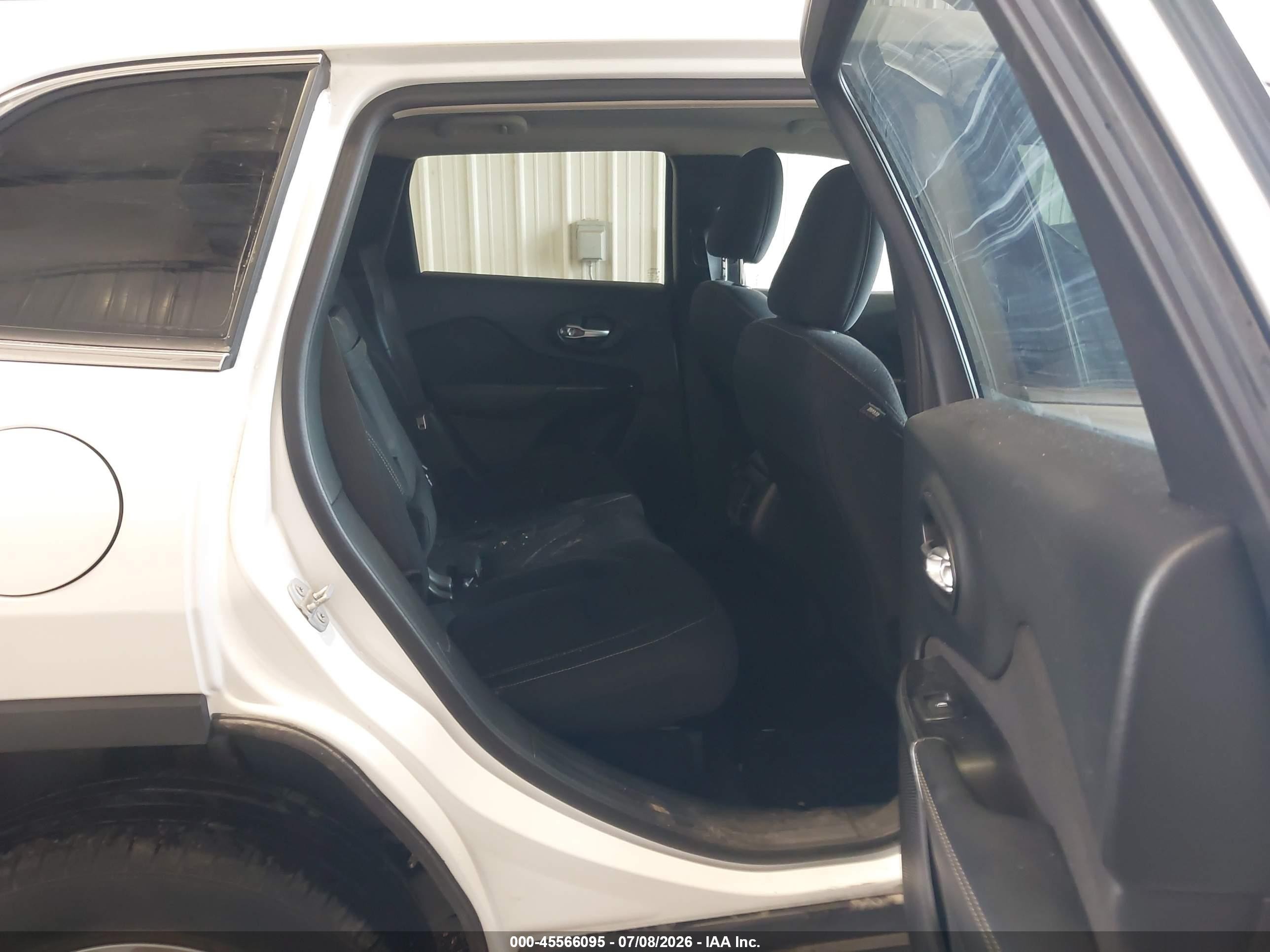 2015 Jeep Cherokee North White vin: 1C4PJMCB4FW524077