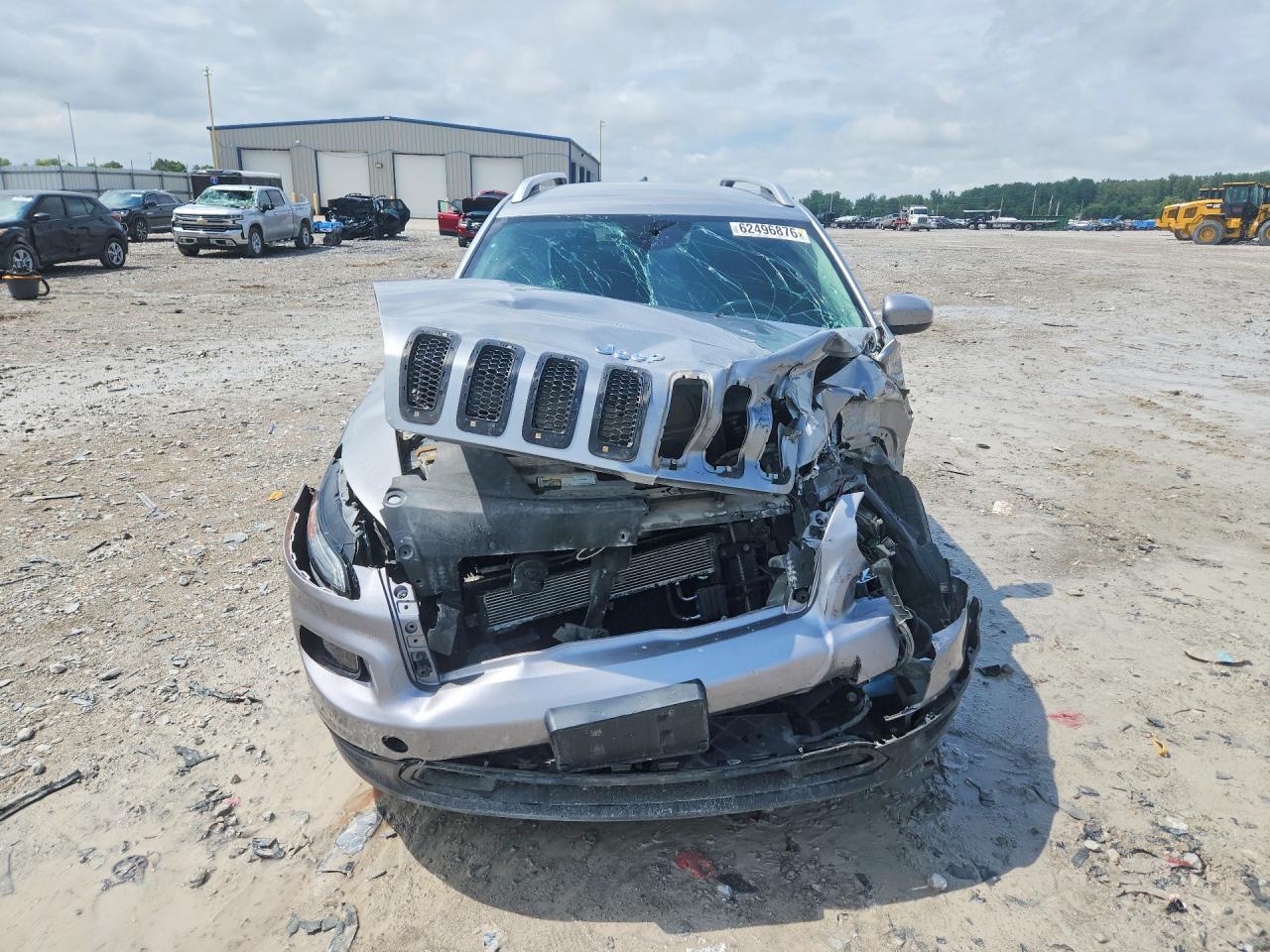 2015 Jeep Cherokee Latitude Silver vin: 1C4PJMCB4FW557550