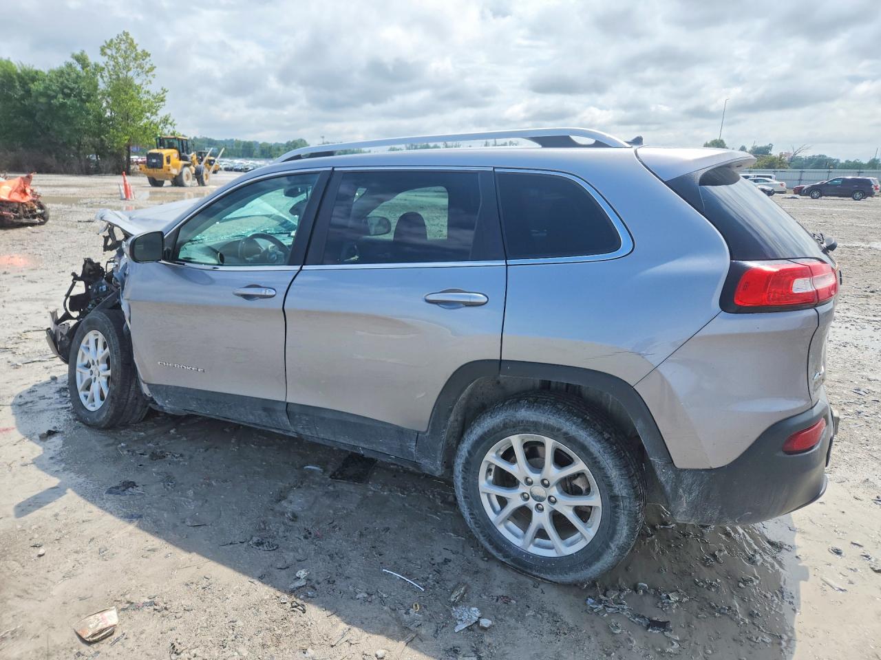 2015 Jeep Cherokee Latitude Silver vin: 1C4PJMCB4FW557550
