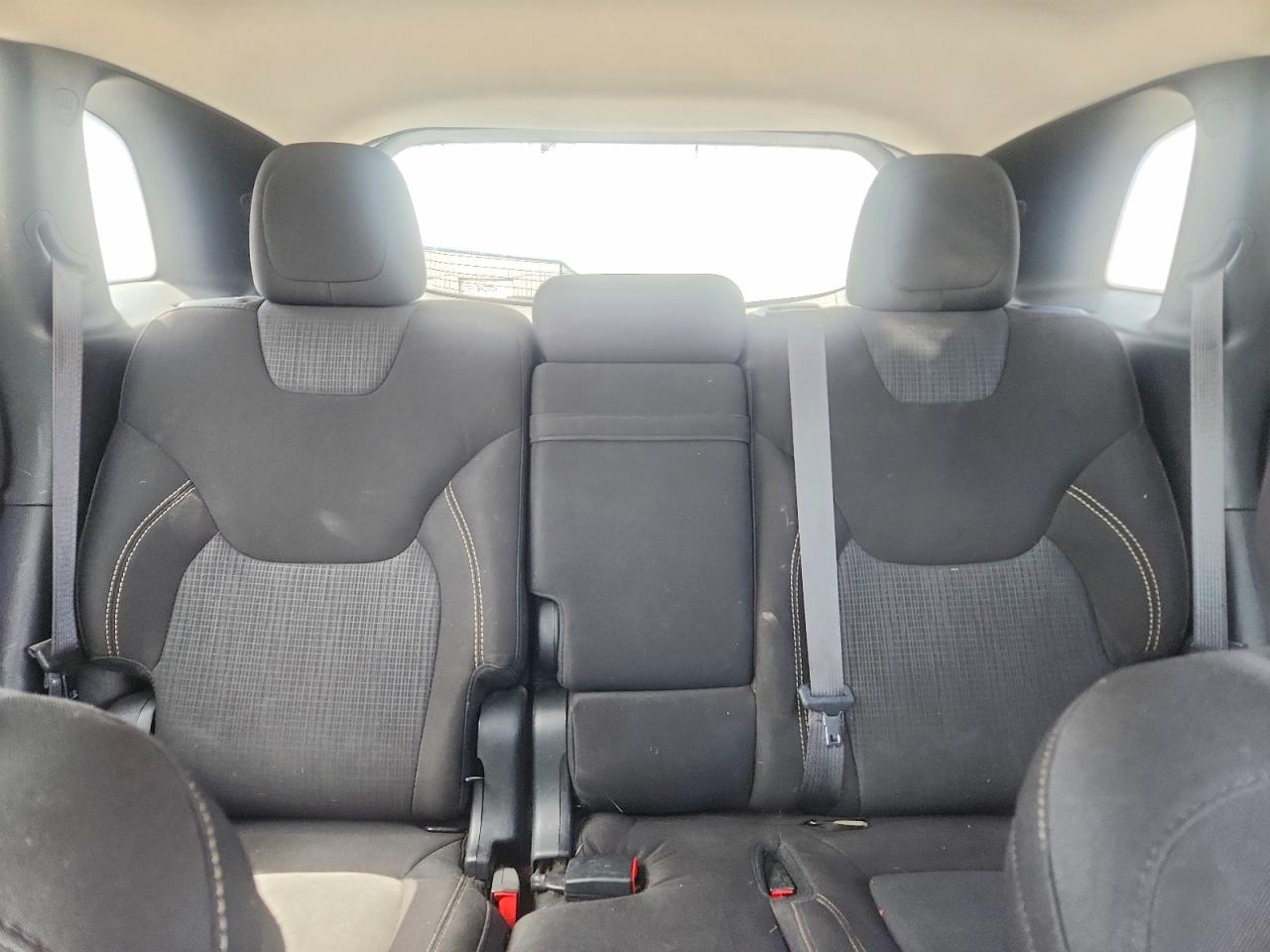 2015 Jeep Cherokee Latitude Silver vin: 1C4PJMCB4FW557550