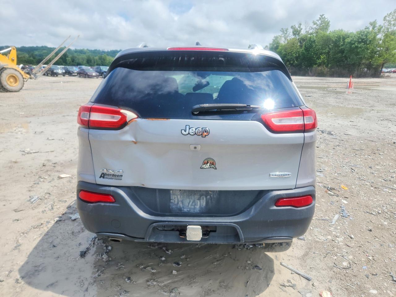 2015 Jeep Cherokee Latitude Silver vin: 1C4PJMCB4FW557550