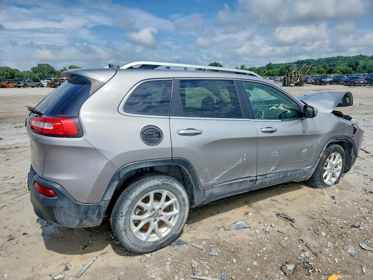 2015 Jeep Cherokee Latitude Silver vin: 1C4PJMCB4FW557550