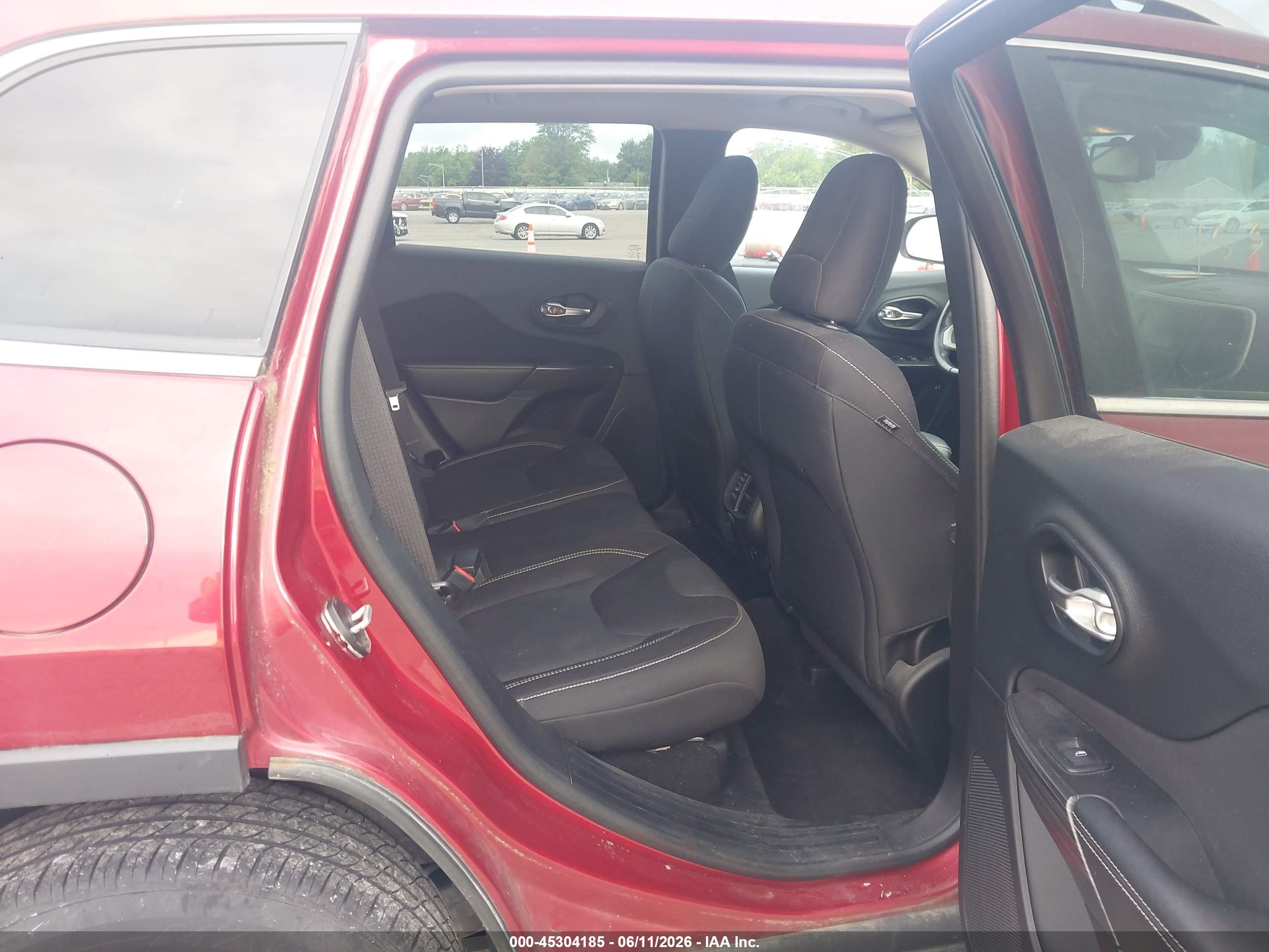 2015 Jeep Cherokee Latitude Red vin: 1C4PJMCB4FW569231