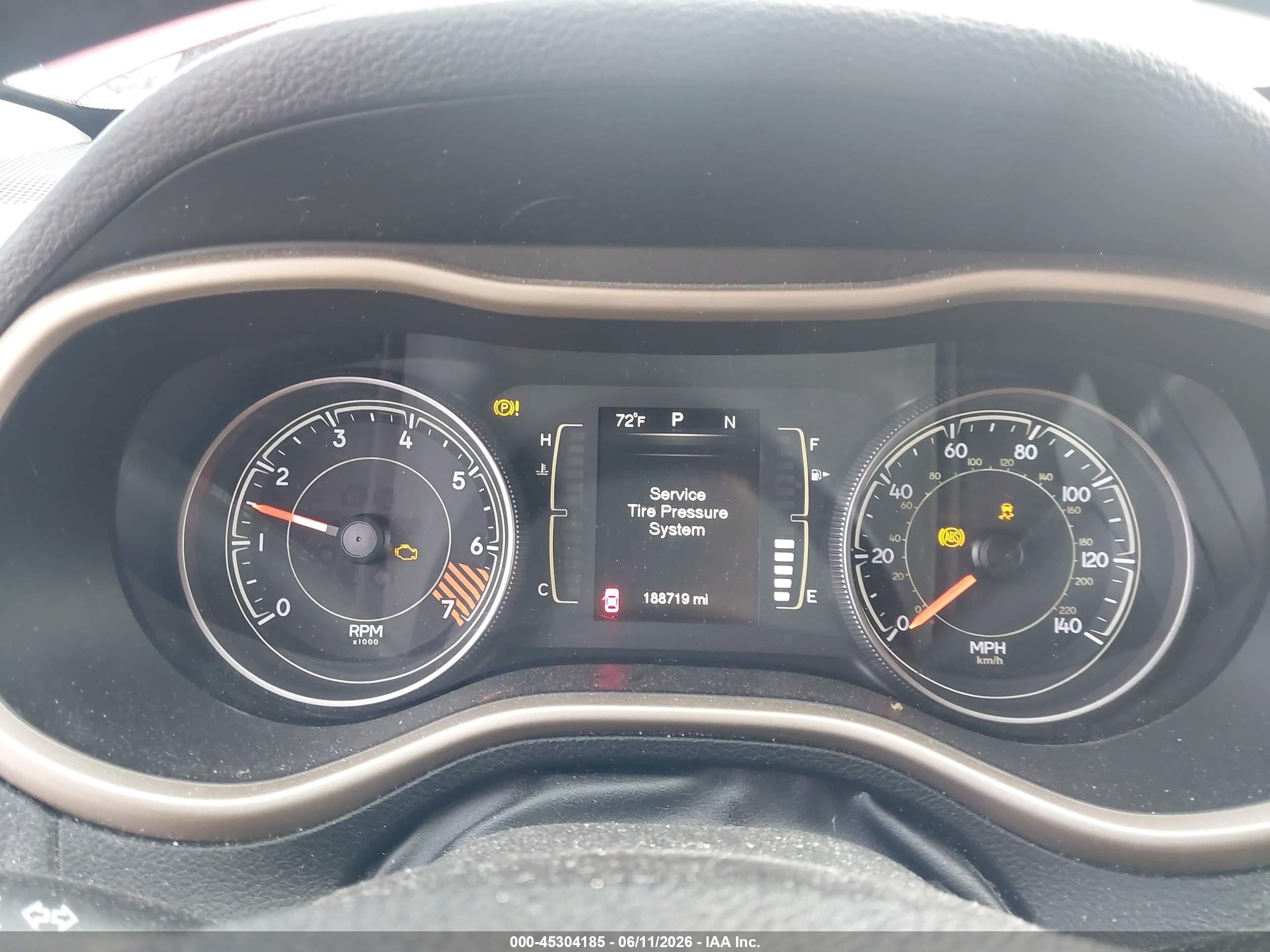 2015 Jeep Cherokee Latitude Red vin: 1C4PJMCB4FW569231